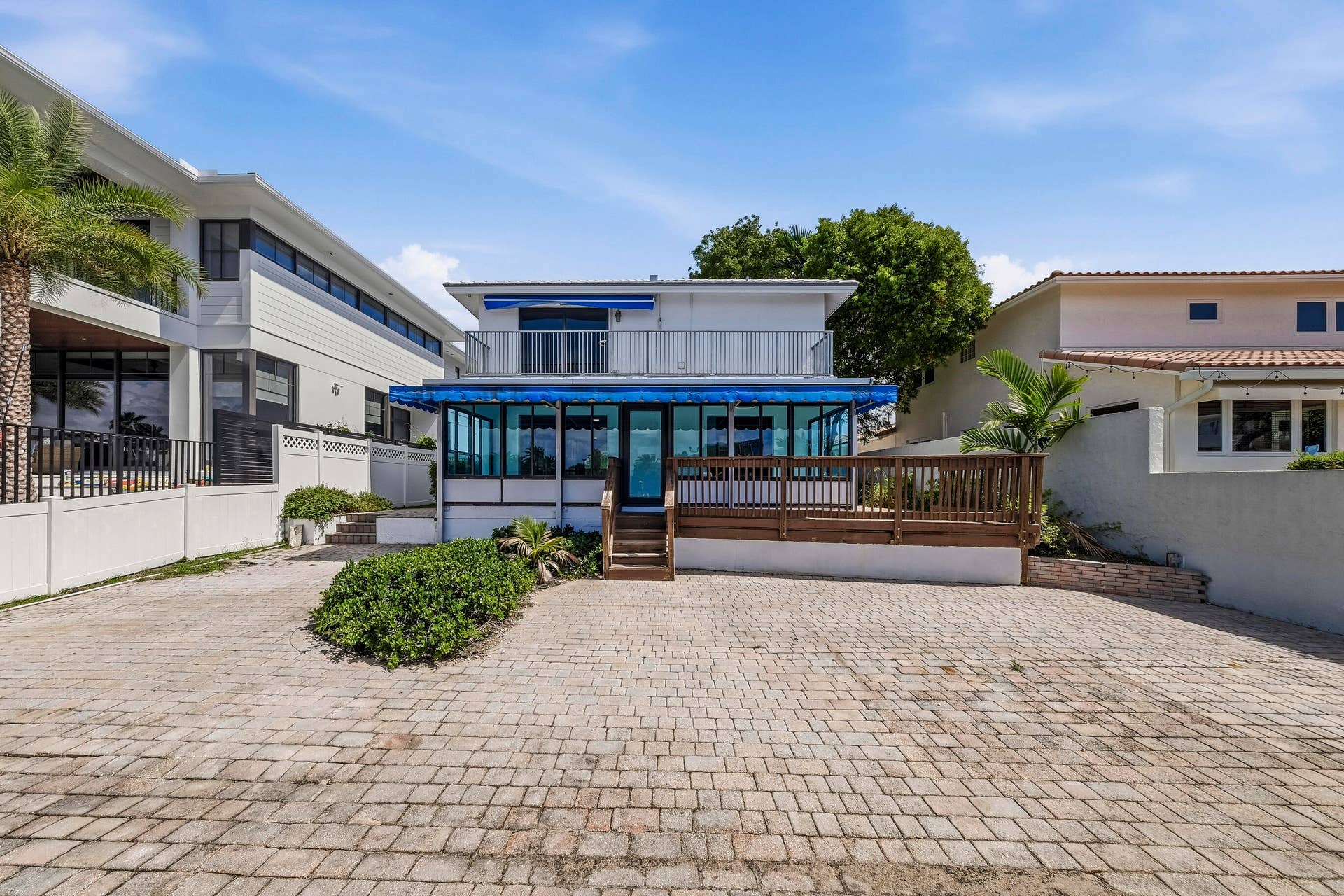 1708 SE 11th Street, Fort Lauderdale, FL 33316 Huge outside area, perfect for entertaining.