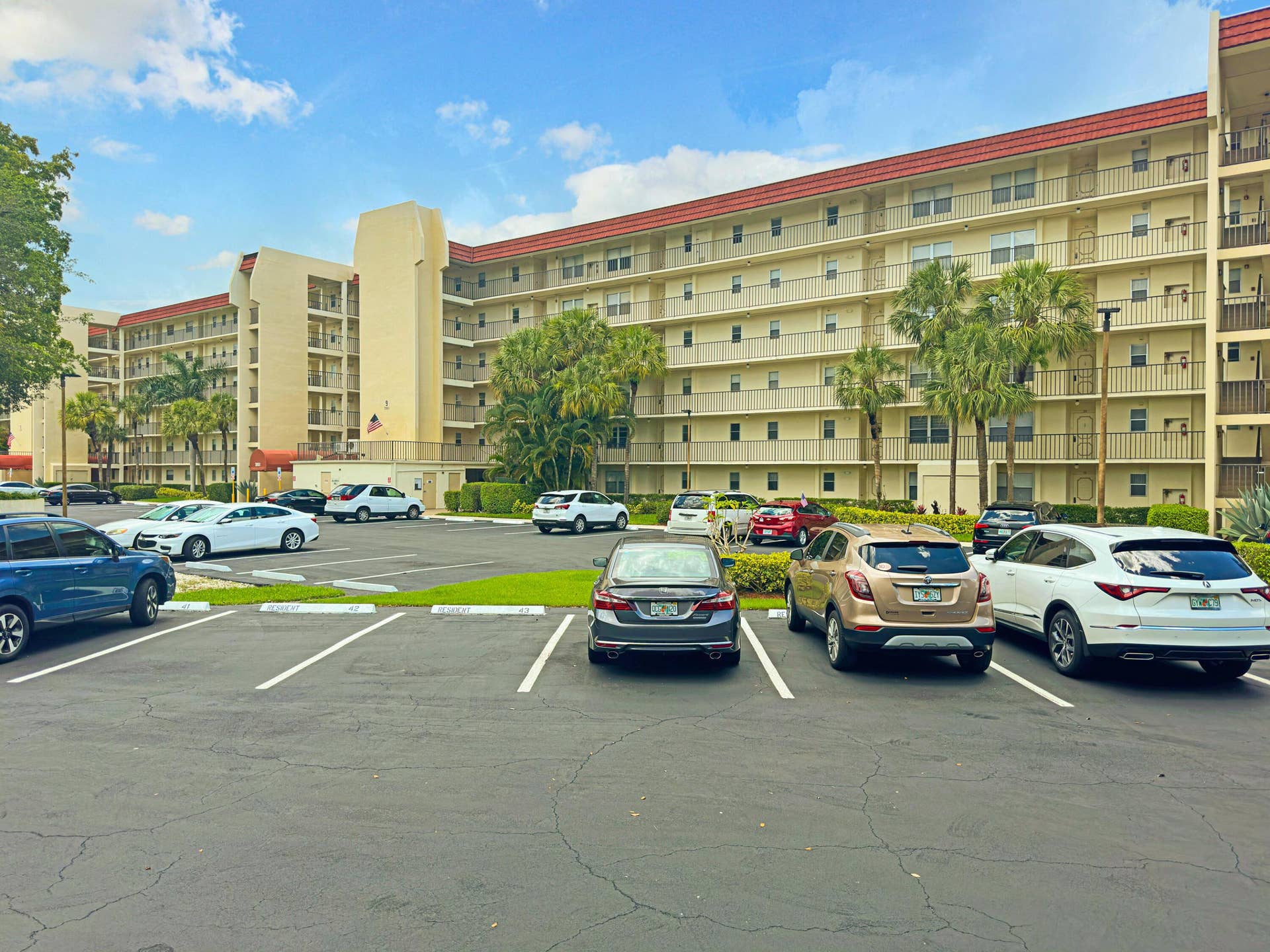 3951 Via Poinciana, #511, Greenacres, FL 33467 3951 VP 511 (1)