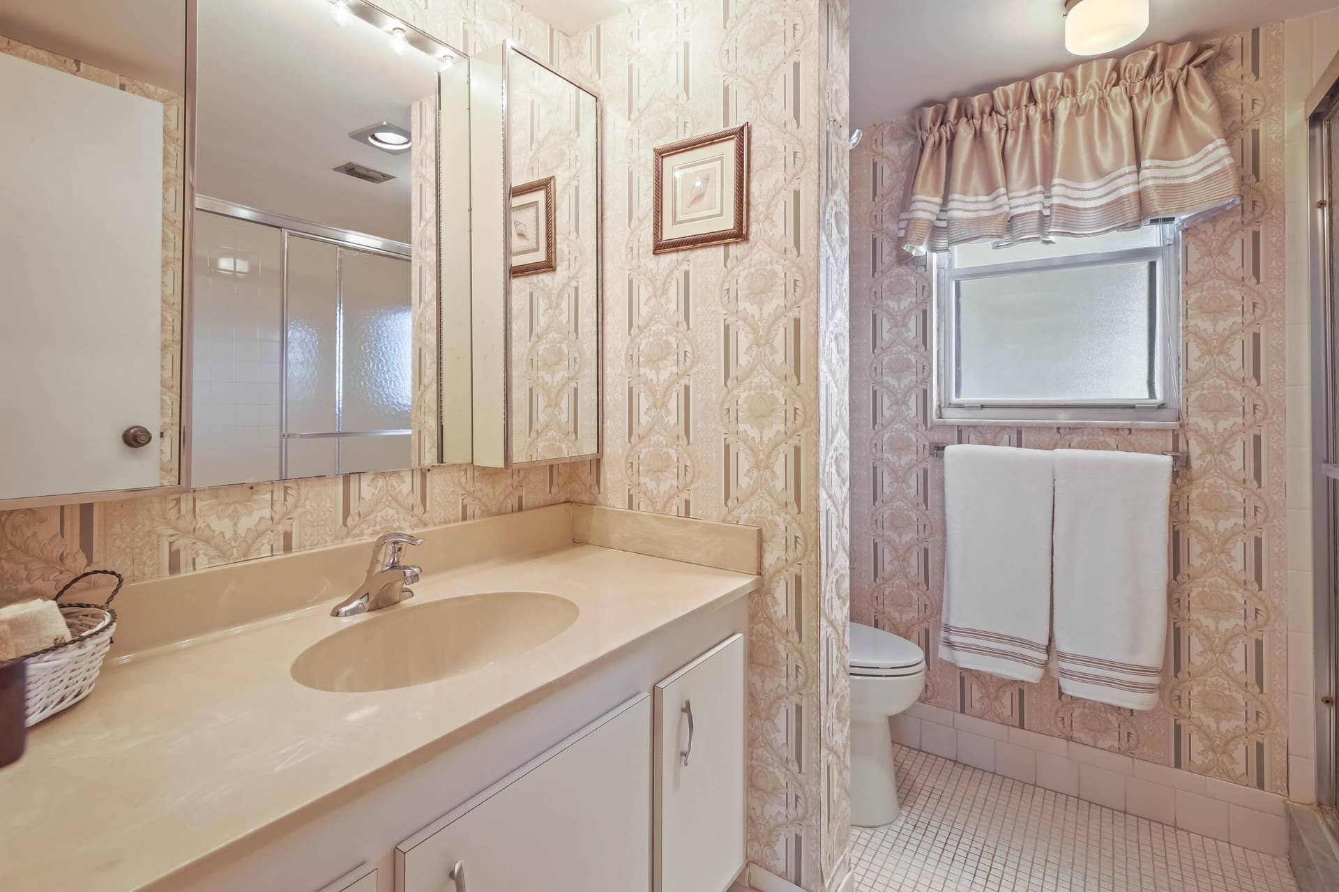 3951 Via Poinciana, #511, Greenacres, FL 33467 MASTER BTH