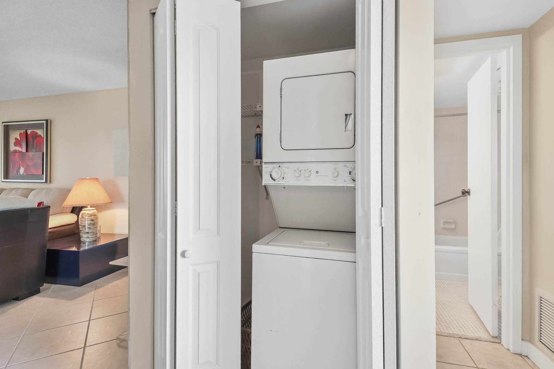 3951 Via Poinciana, #511, Greenacres, FL 33467 WASHER/DRYER