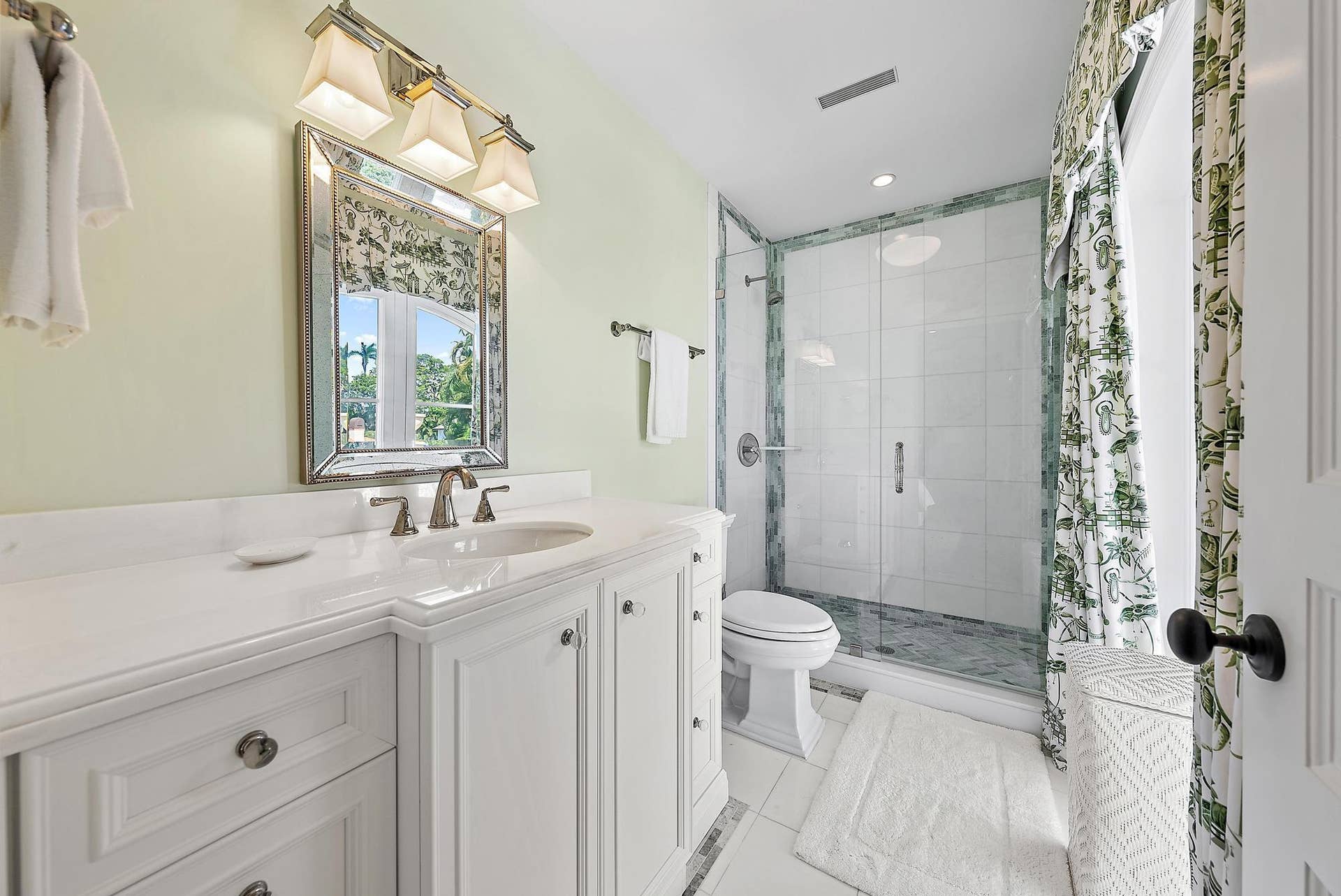 210 Emerald Ln-19