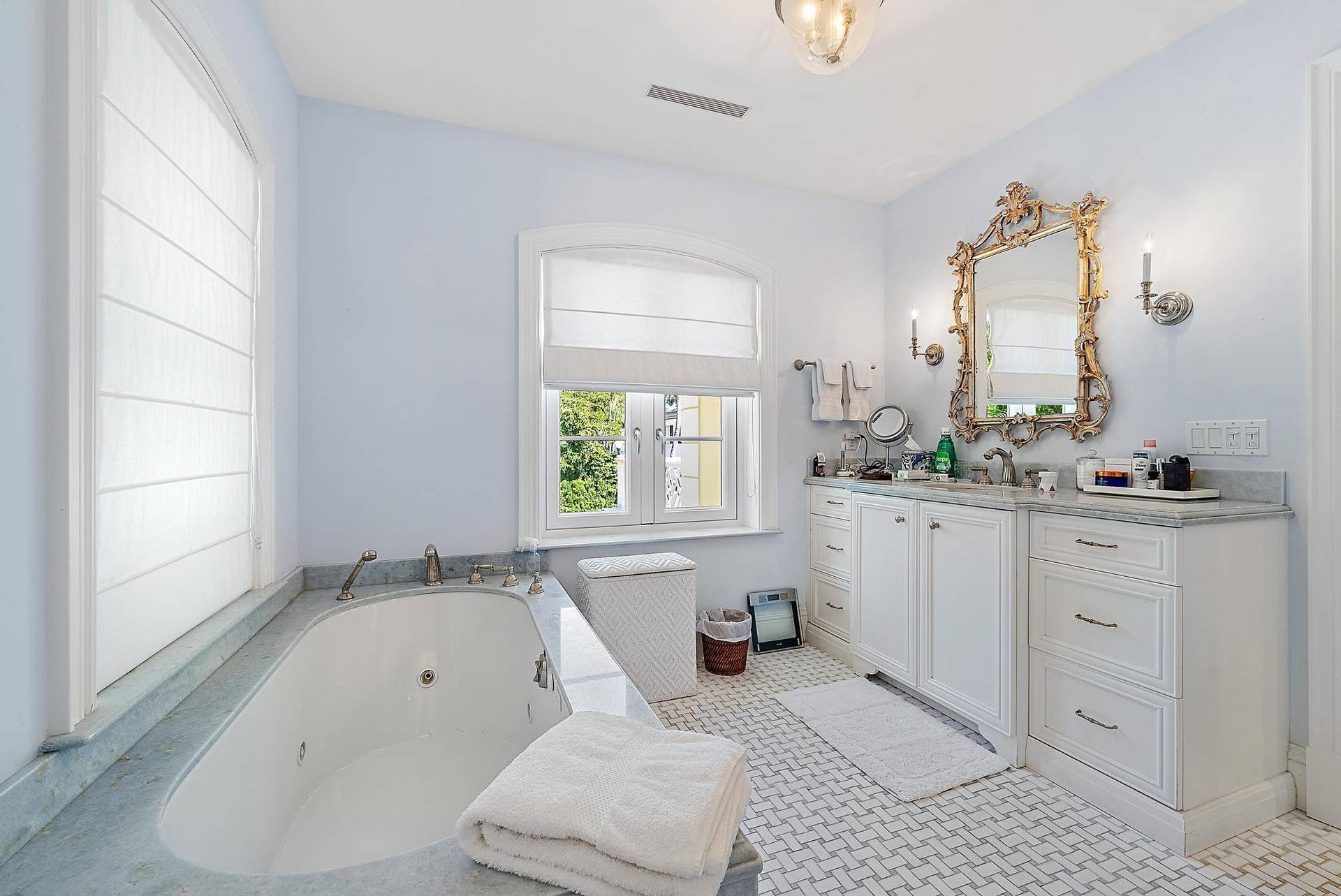 210 Emerald Ln-23