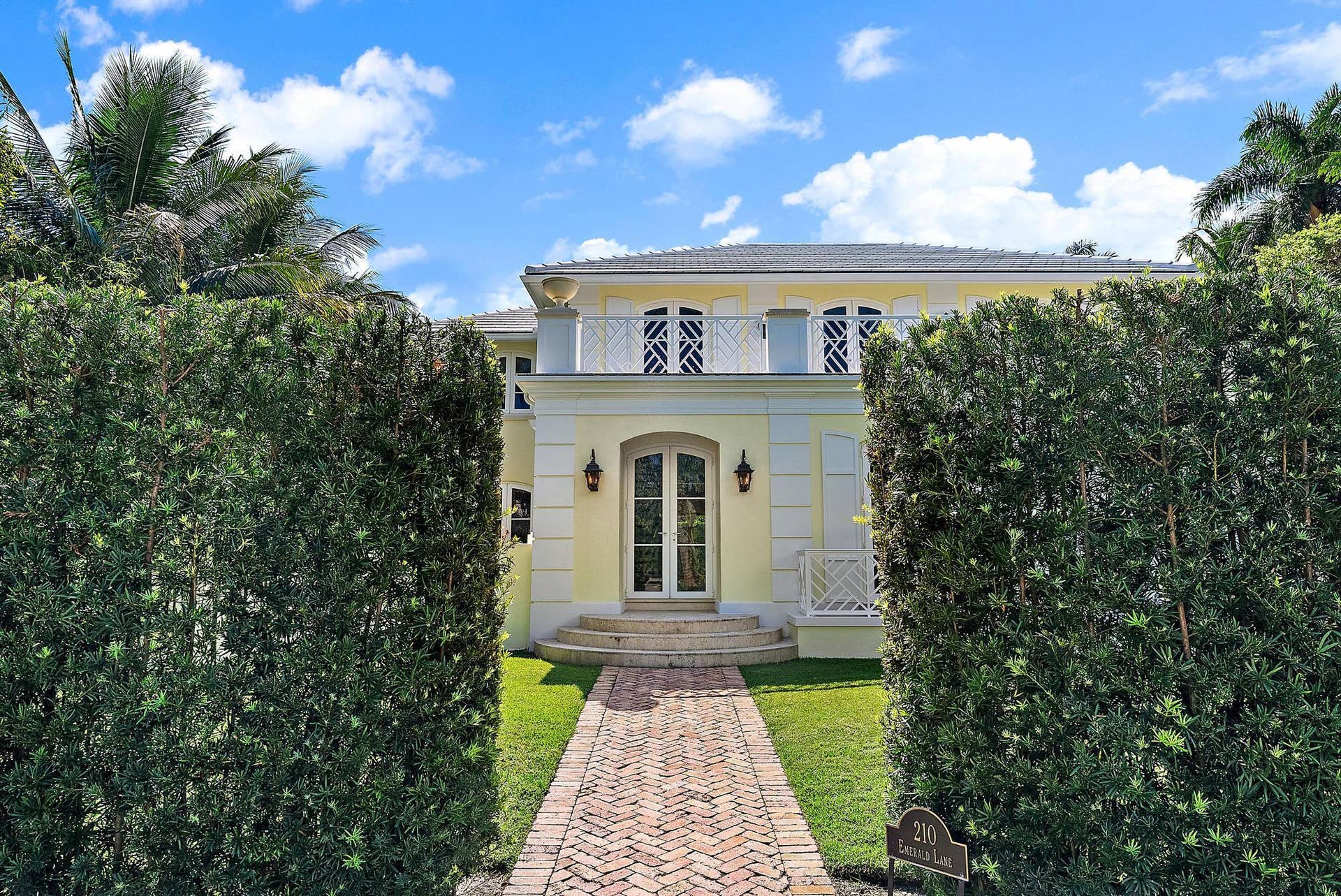 210 Emerald Ln-40