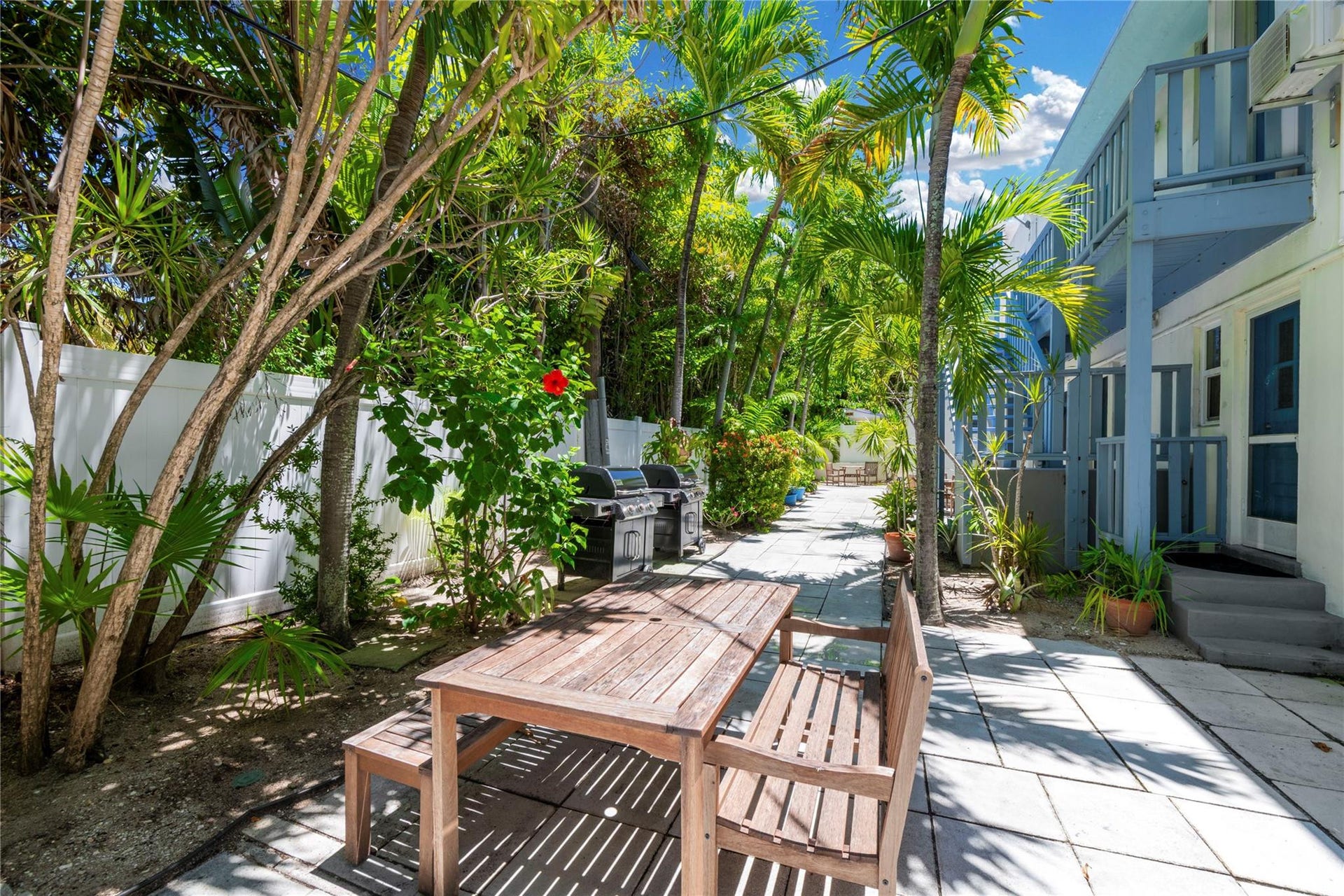 3015 Seville Street, #6, Fort Lauderdale, Fort Lauderdale, FL 33304 Communal garden area