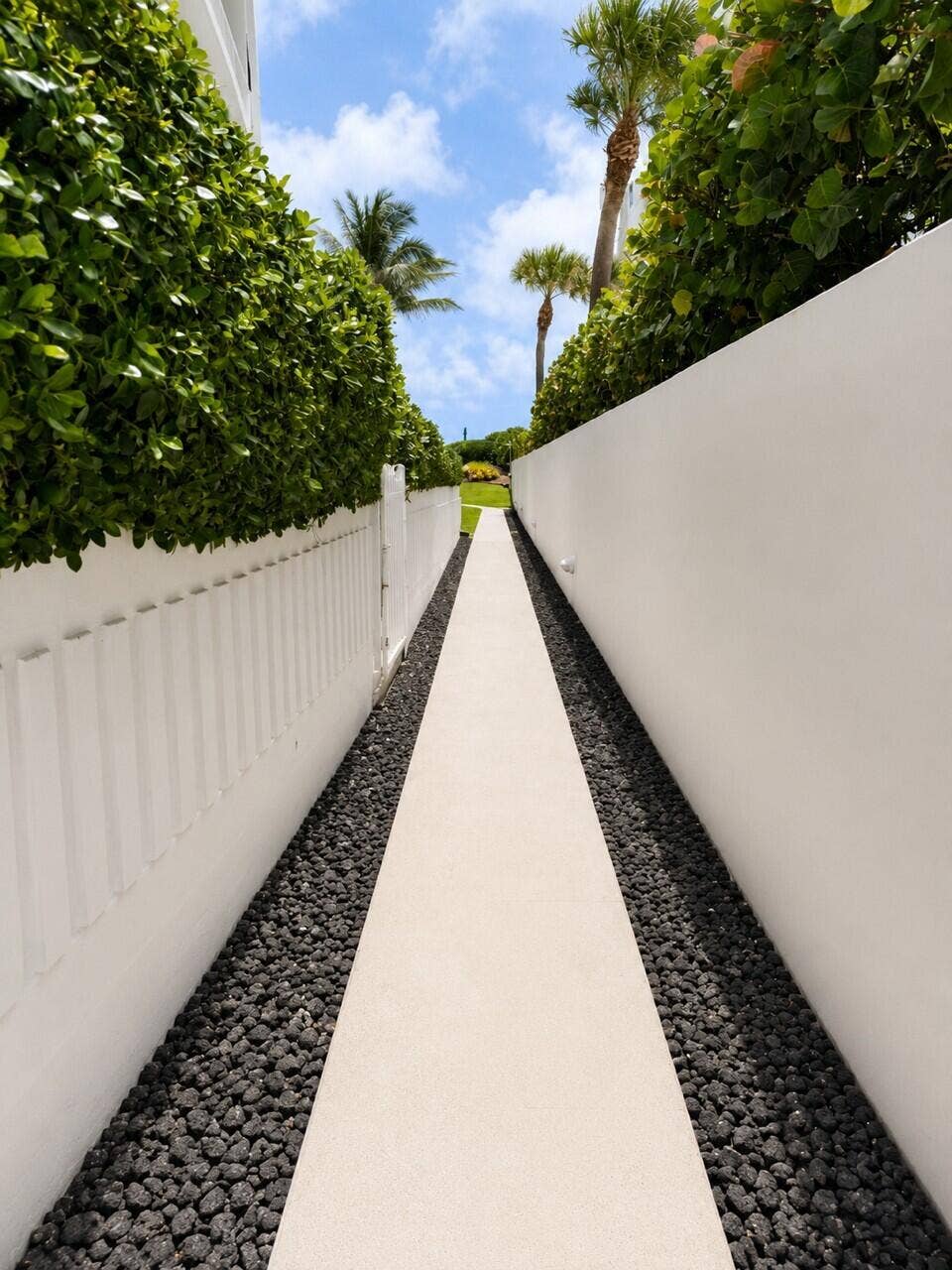 3589 S Ocean Boulevard, #404, South Palm Beach, FL 33480 Path to Beach