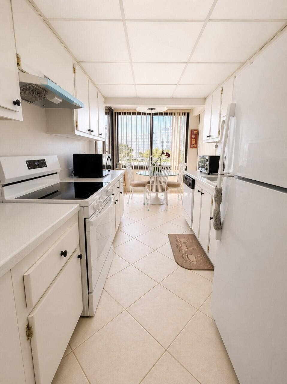 3589 S Ocean Boulevard, #404, South Palm Beach, FL 33480 Kitchen