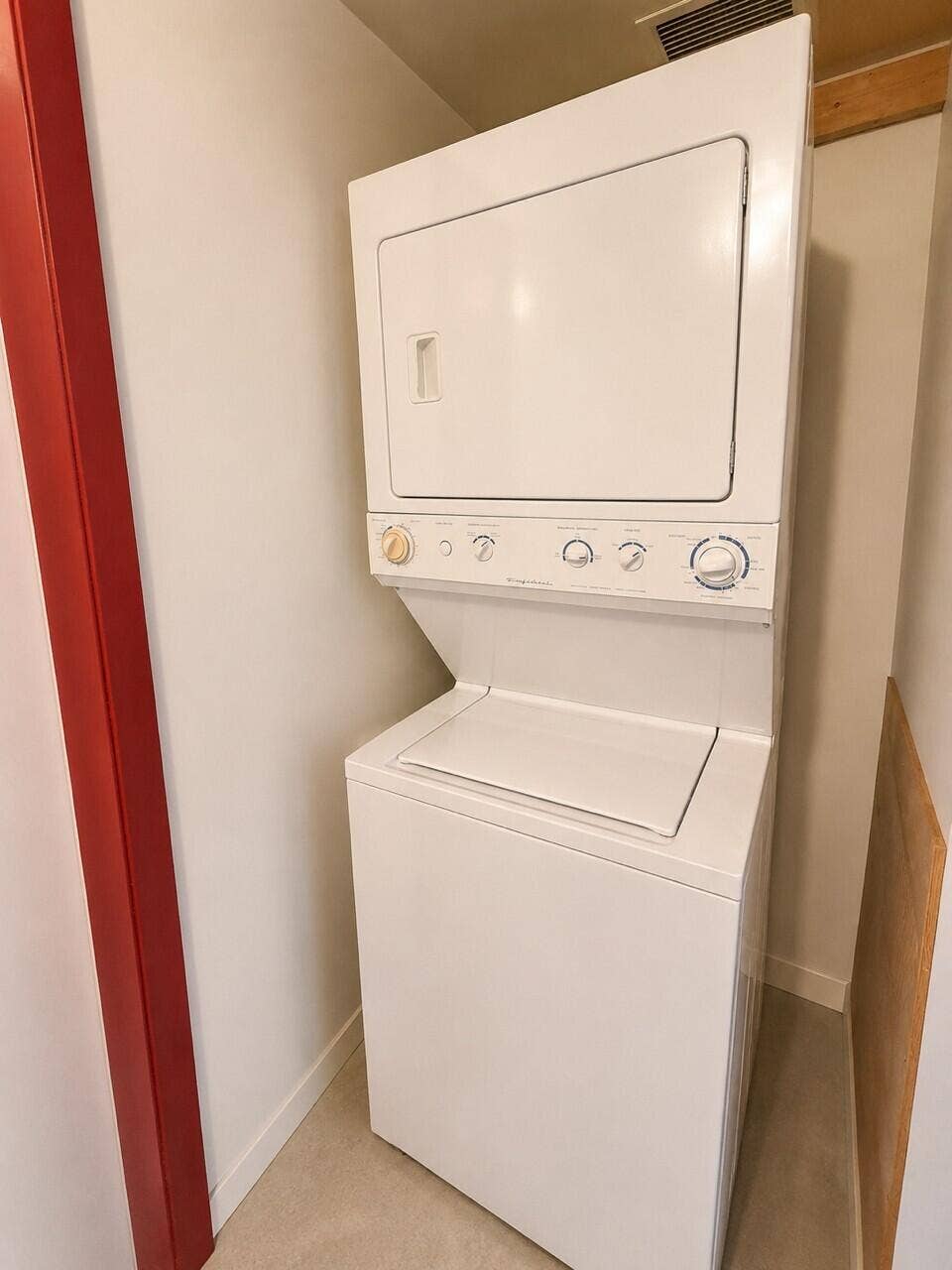 3589 S Ocean Boulevard, #404, South Palm Beach, FL 33480 Washer . Dryer