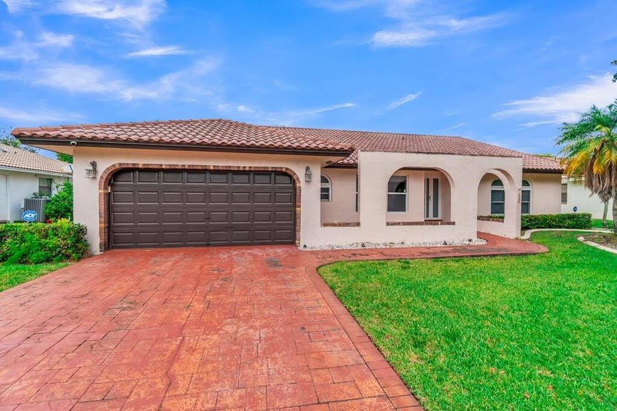 Property photo for 895 NW 110th Lane, Coral Springs, FL