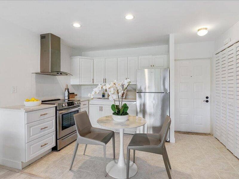 10-551 Greensward Lane #204 Delray Beach