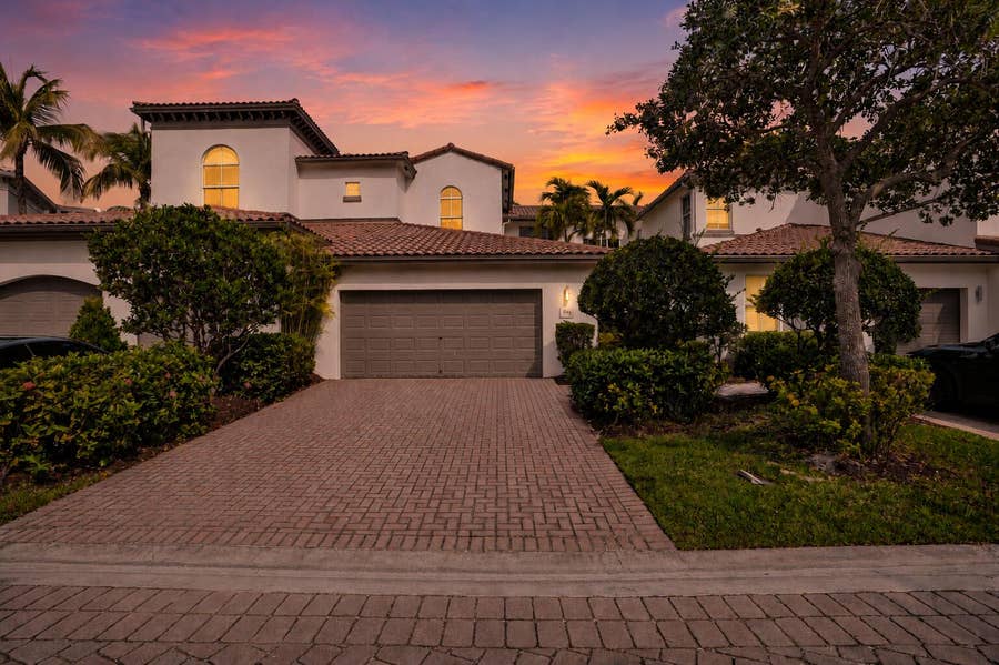 Property photo for 824 Spinnaker Drive E, Hollywood, FL