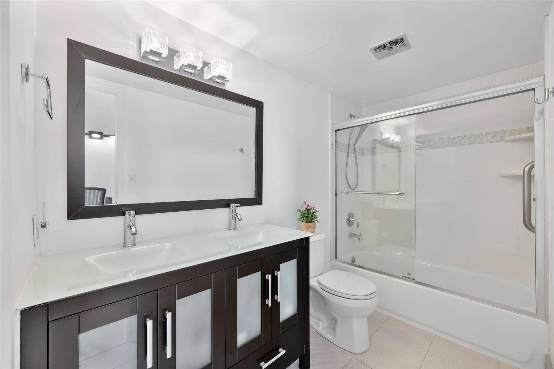 1080 94th Street, #411, Bay Harbor Islands, FL 33154 Primary ensuite bathroom