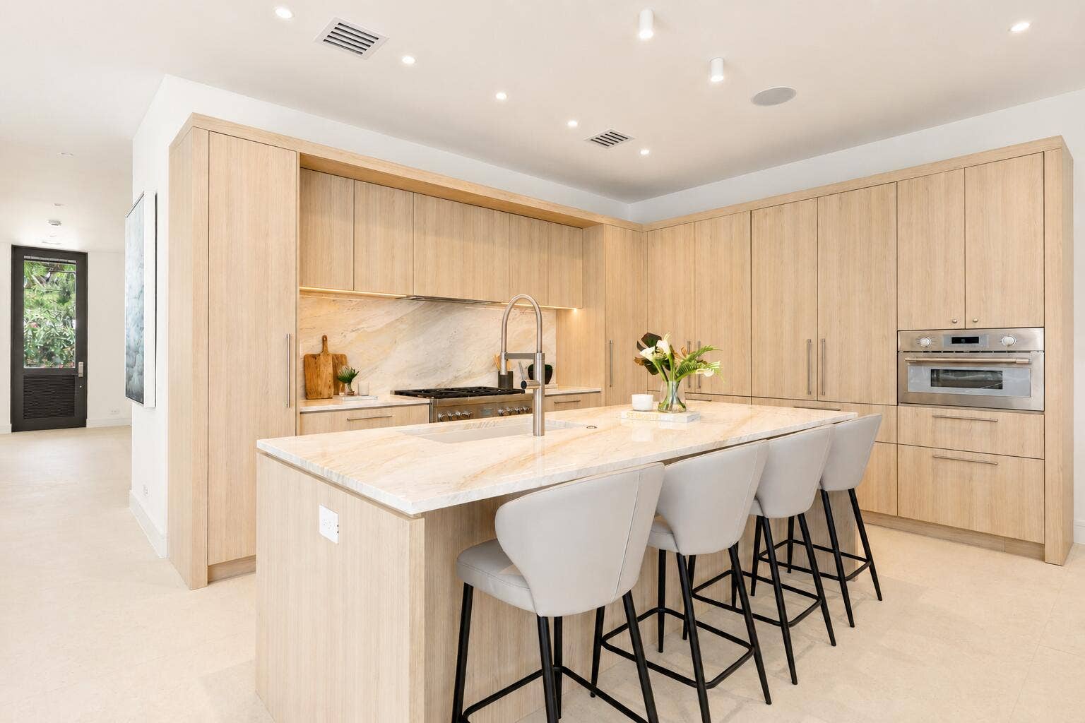 519 SE 4th Avenue, Delray Beach, FL 33483 kitchen