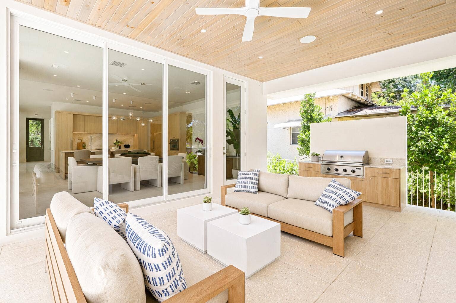519 SE 4th Avenue, Delray Beach, FL 33483 loggia