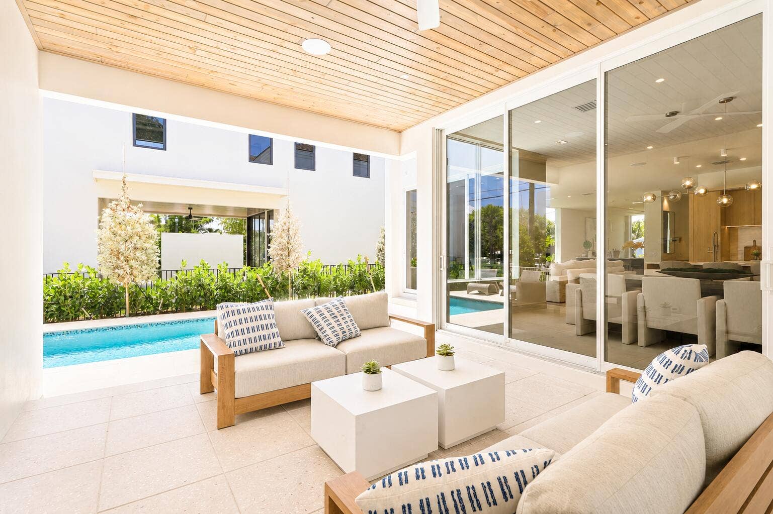 519 SE 4th Avenue, Delray Beach, FL 33483 loggia