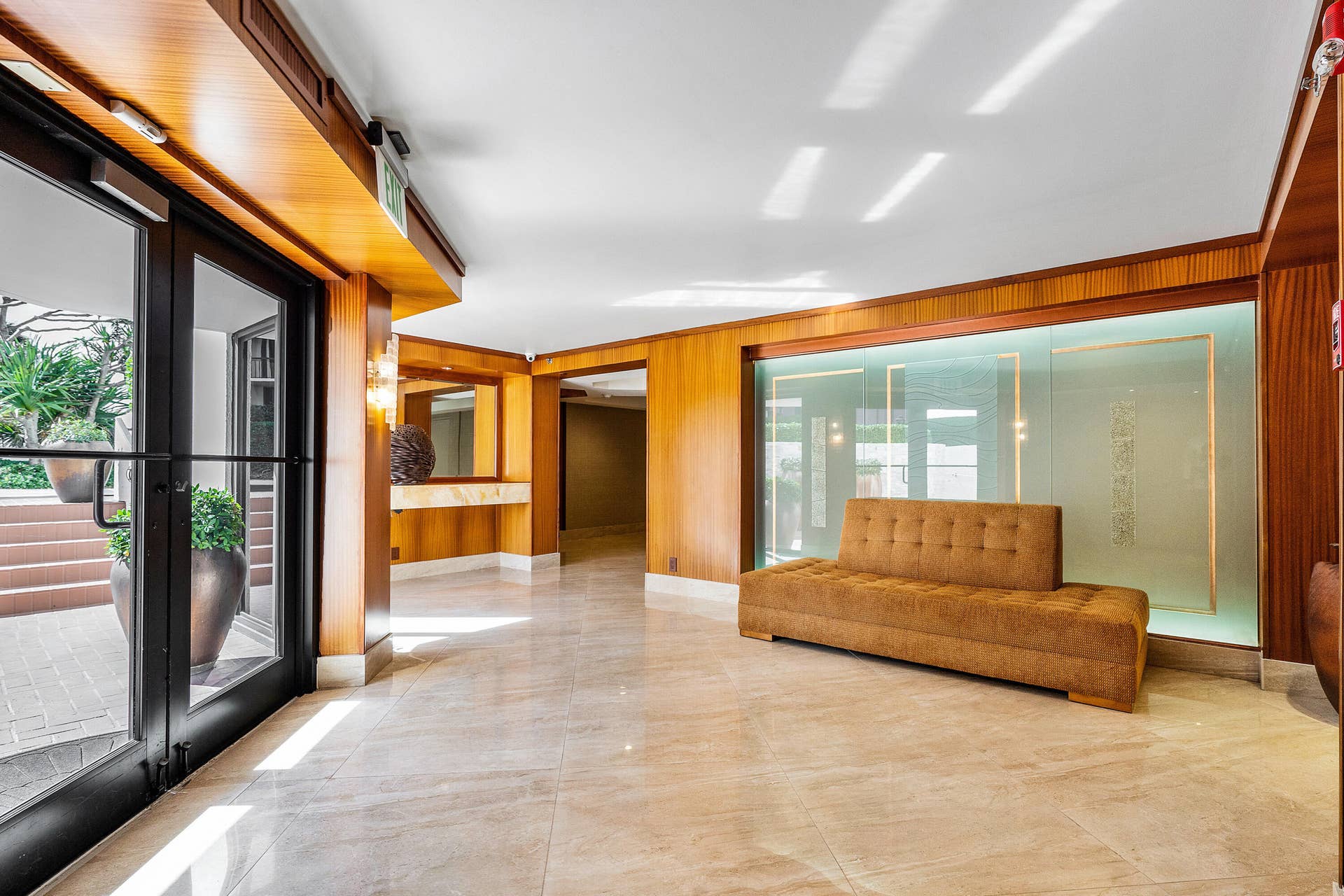 3120 S Ocean Boulevard, #3-202, Palm Beach, FL 33480 lobby