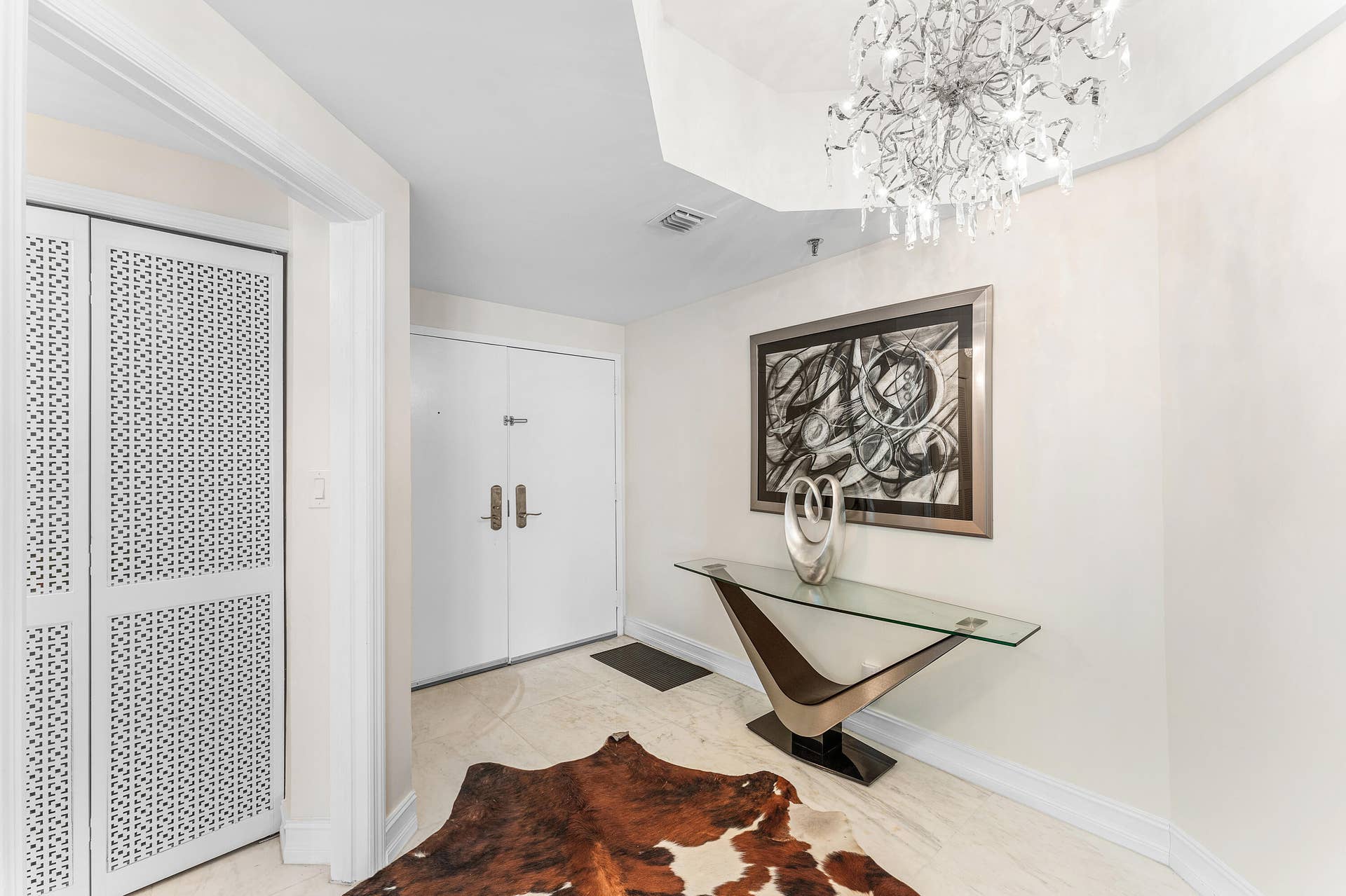 3120 S Ocean Boulevard, #3-202, Palm Beach, FL 33480 foyer