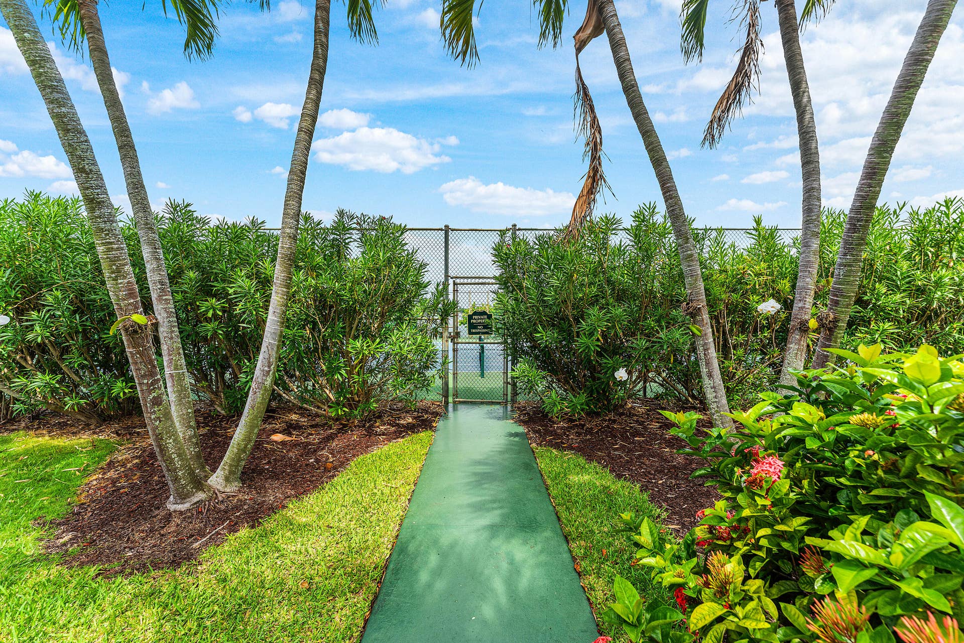 3120 S Ocean Boulevard, #3-202, Palm Beach, FL 33480 path to tennis