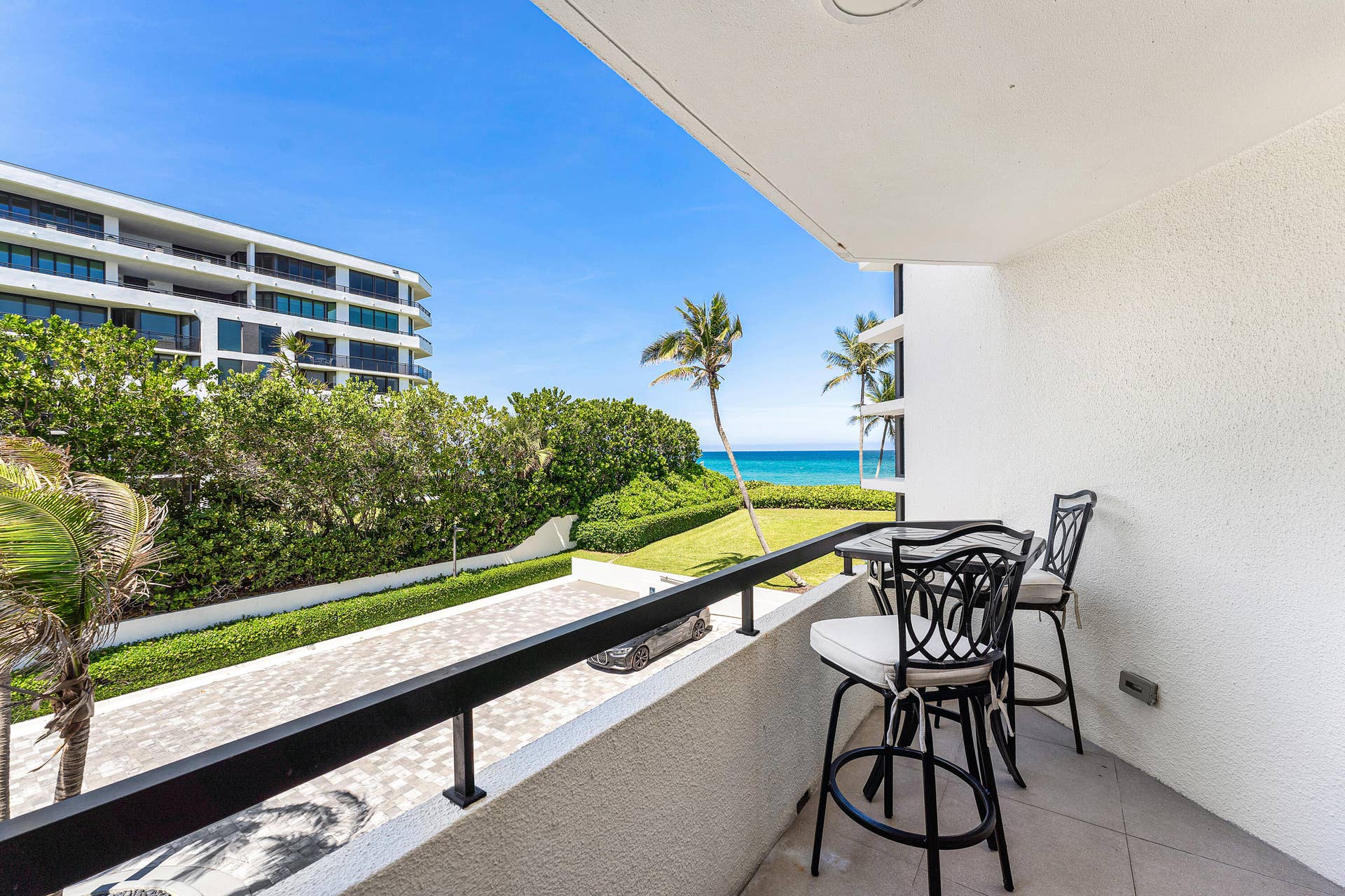 3120 S Ocean Boulevard, #3-202, Palm Beach, FL 33480 terrace off kitchen