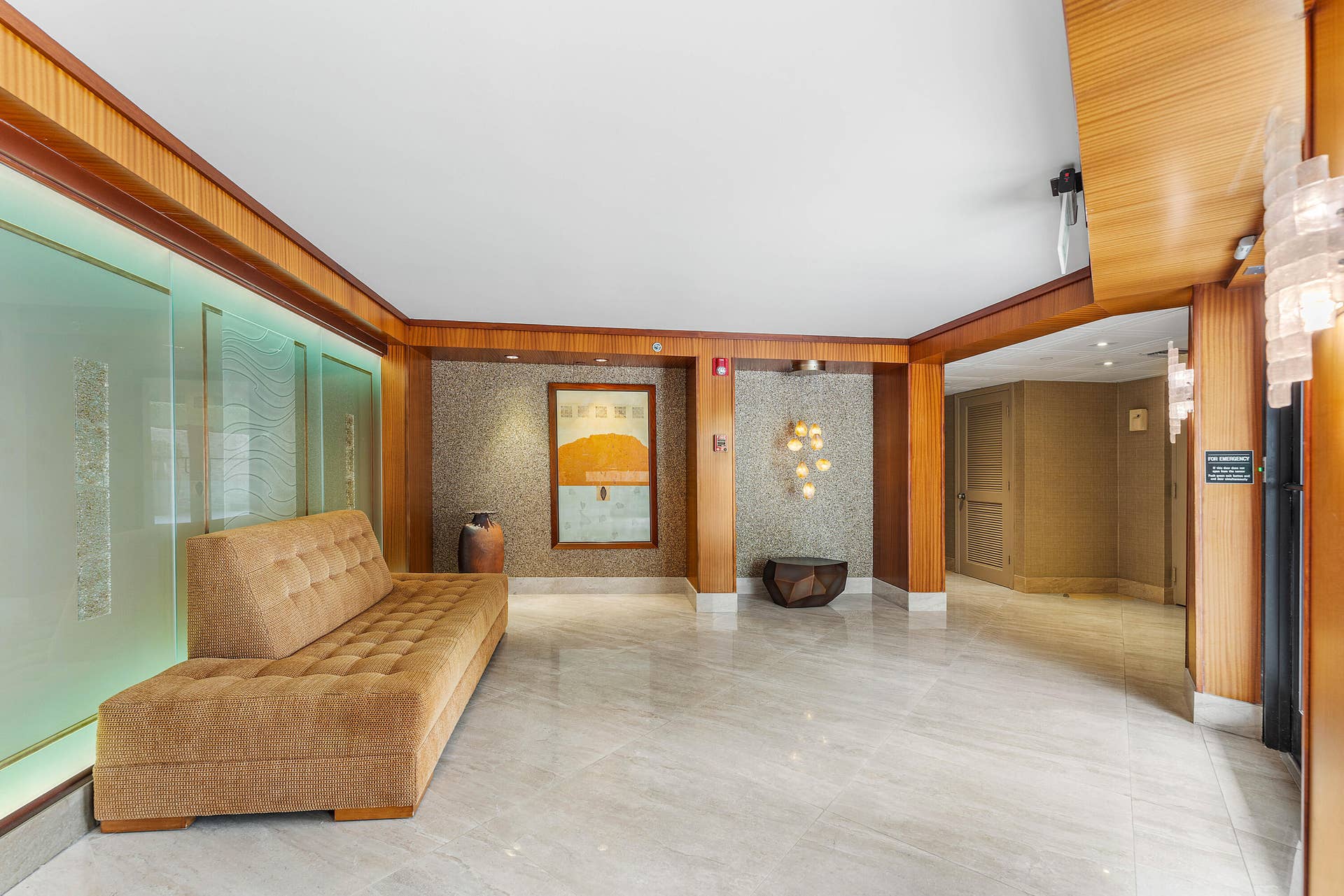 3120 S Ocean Boulevard, #3-202, Palm Beach, FL 33480 lobby