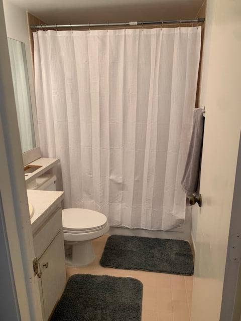 2820 Tennis Club Drive, #506, West Palm Beach, FL 33417 bathroom