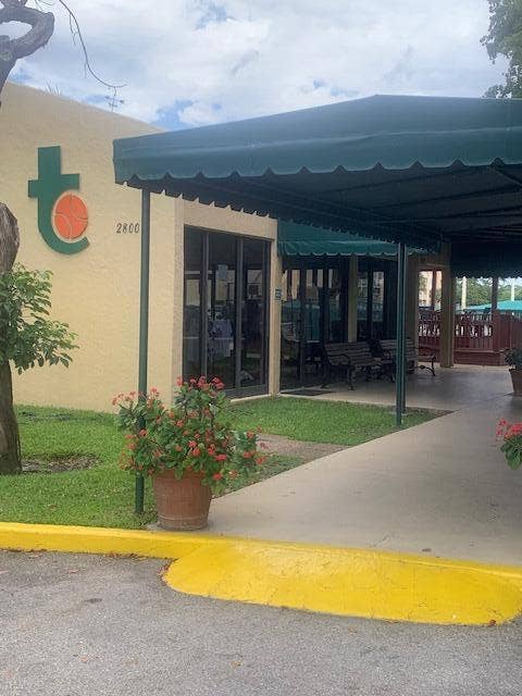 2820 Tennis Club Drive, #506, West Palm Beach, FL 33417 ofice - tennis club