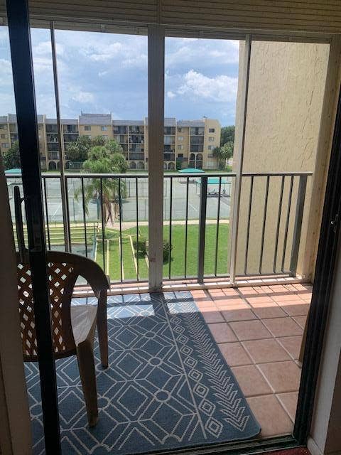 2820 Tennis Club Drive, #506, West Palm Beach, FL 33417 balcony