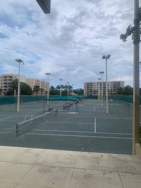 2820 Tennis Club Drive, #506, West Palm Beach, FL 33417 tennis court