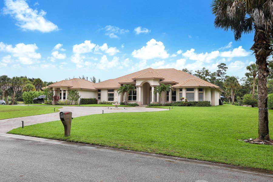 Property photo for 142 Brynhurst Court, West Palm Beach, FL