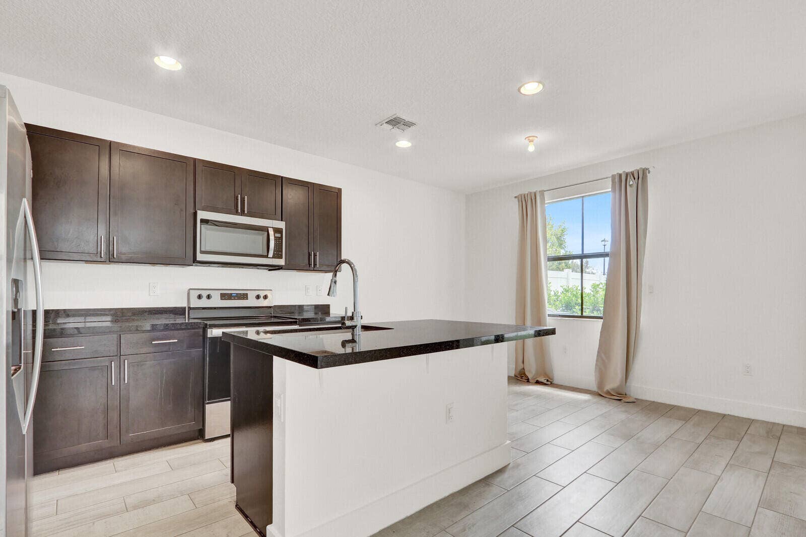 4008 Sequoia Place, Riviera Beach, FL 33410 1000011173