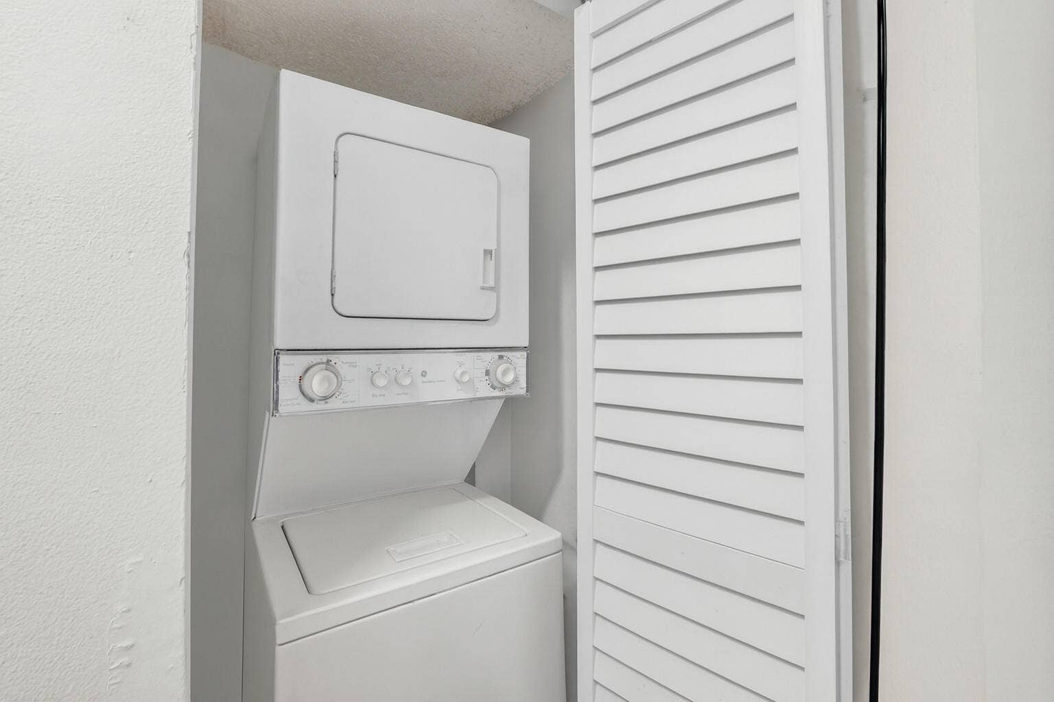 2550 SW 18th Terrace, #2005, Fort Lauderdale, FL 33315 17-web-or-mls-699A2827 - Virtual Cleanin