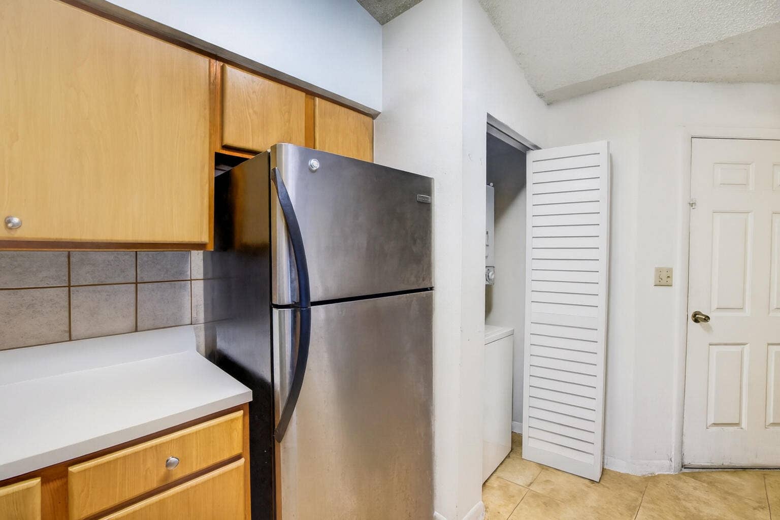 2550 SW 18th Terrace, #2005, Fort Lauderdale, FL 33315 16-web-or-mls-699A2932 - Virtual Cleanin