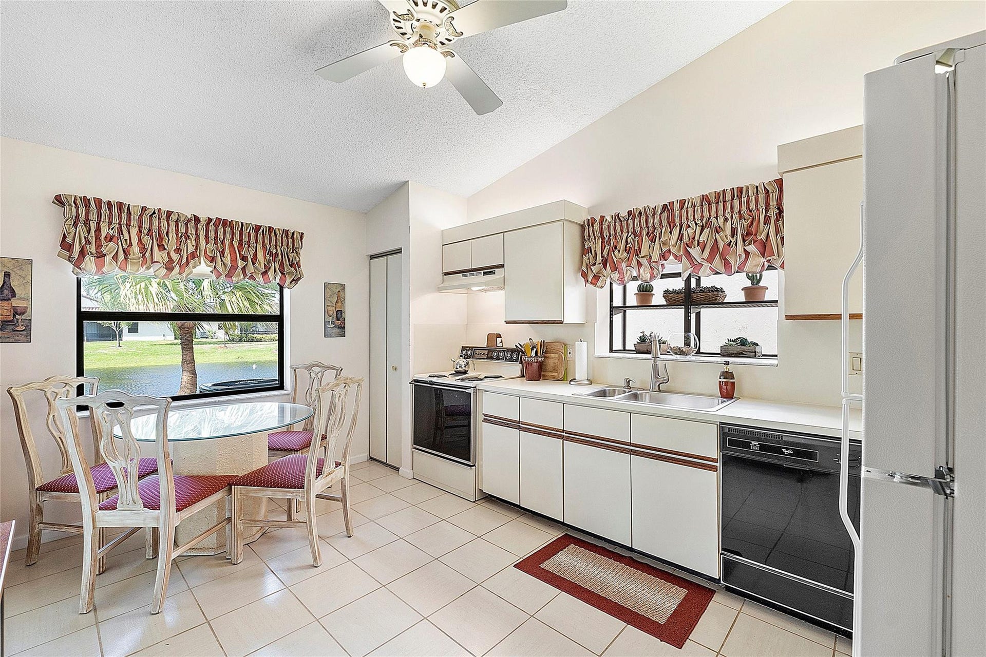 31 Columbia Court, Deerfield Beach, Deerfield Beach, FL 33442 Eat In Kitchen