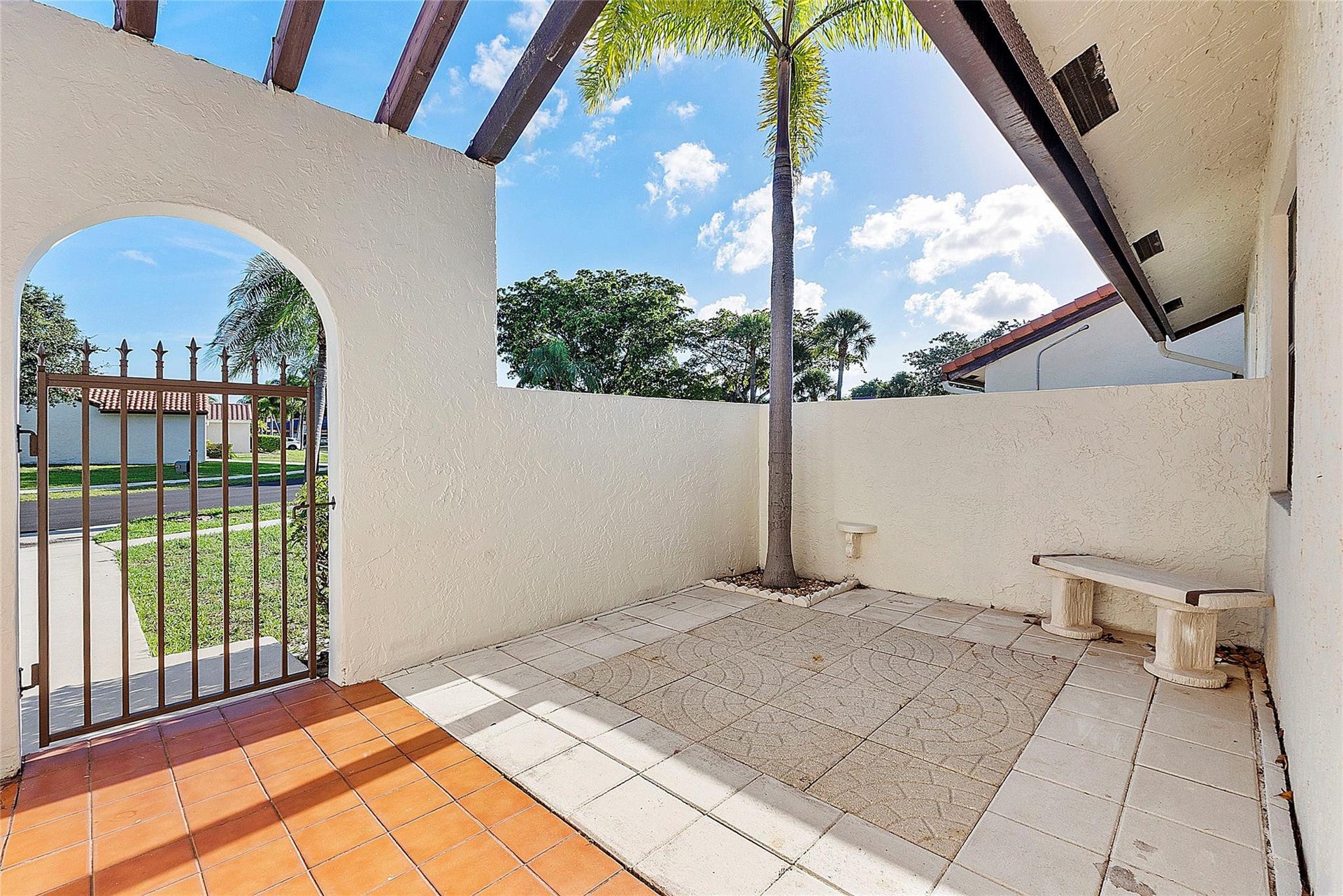 31 Columbia Court, Deerfield Beach, Deerfield Beach, FL 33442 Charming Private Front Courtyard