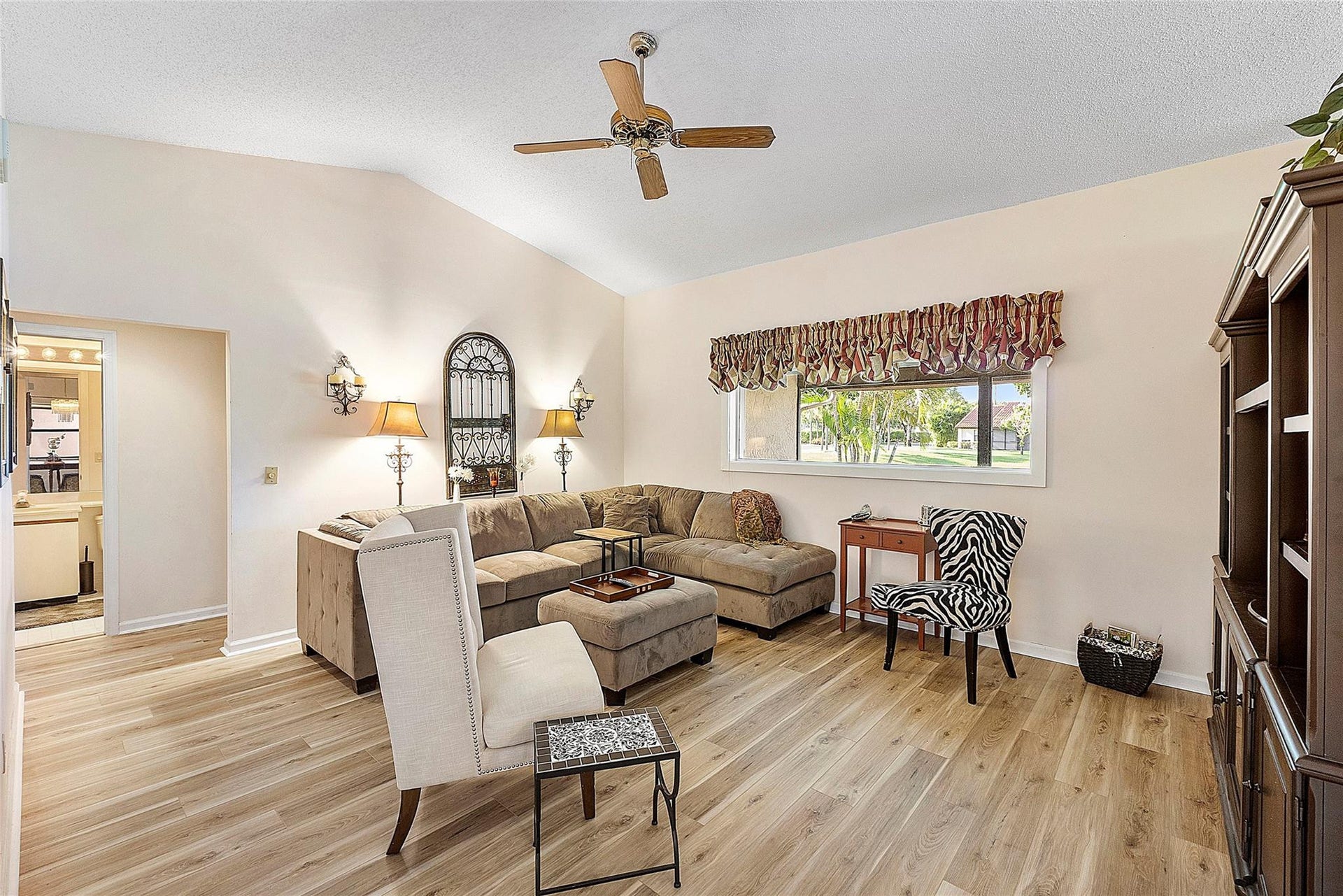 31 Columbia Court, Deerfield Beach, Deerfield Beach, FL 33442 Formal Dining
