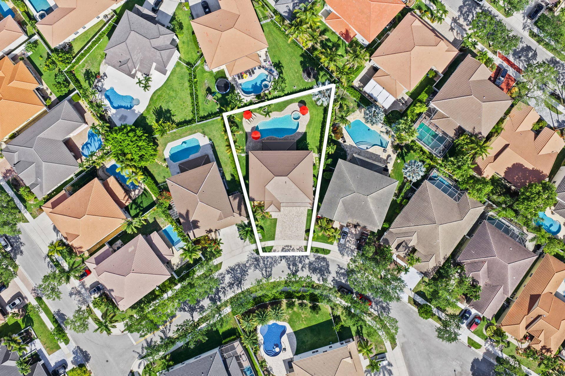 Oversized pie-shaped lot with plenty of fenced backyard