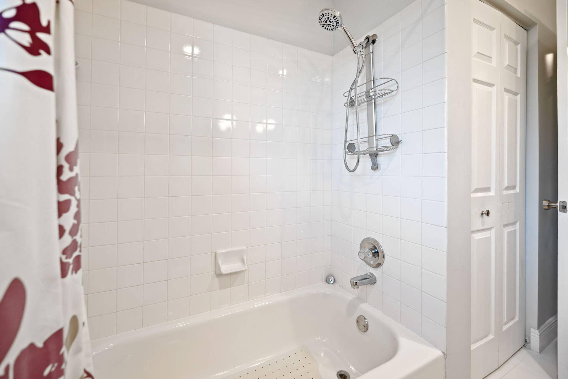 The other guest bathroom upstairs