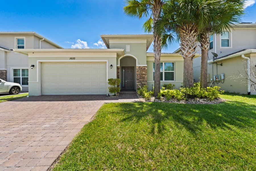 Property photo for 1600 NW Vivanco Street, Port St Lucie, FL