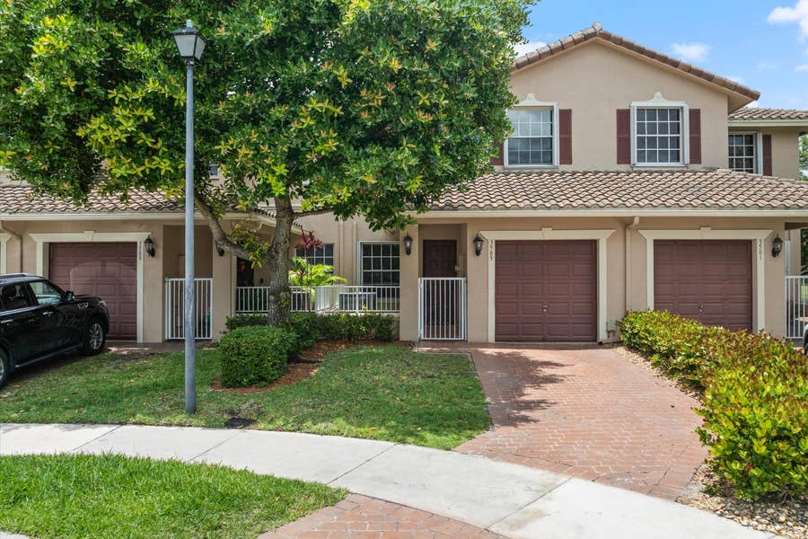 Property photo for 3505 Lakeside Drive, Davie, FL