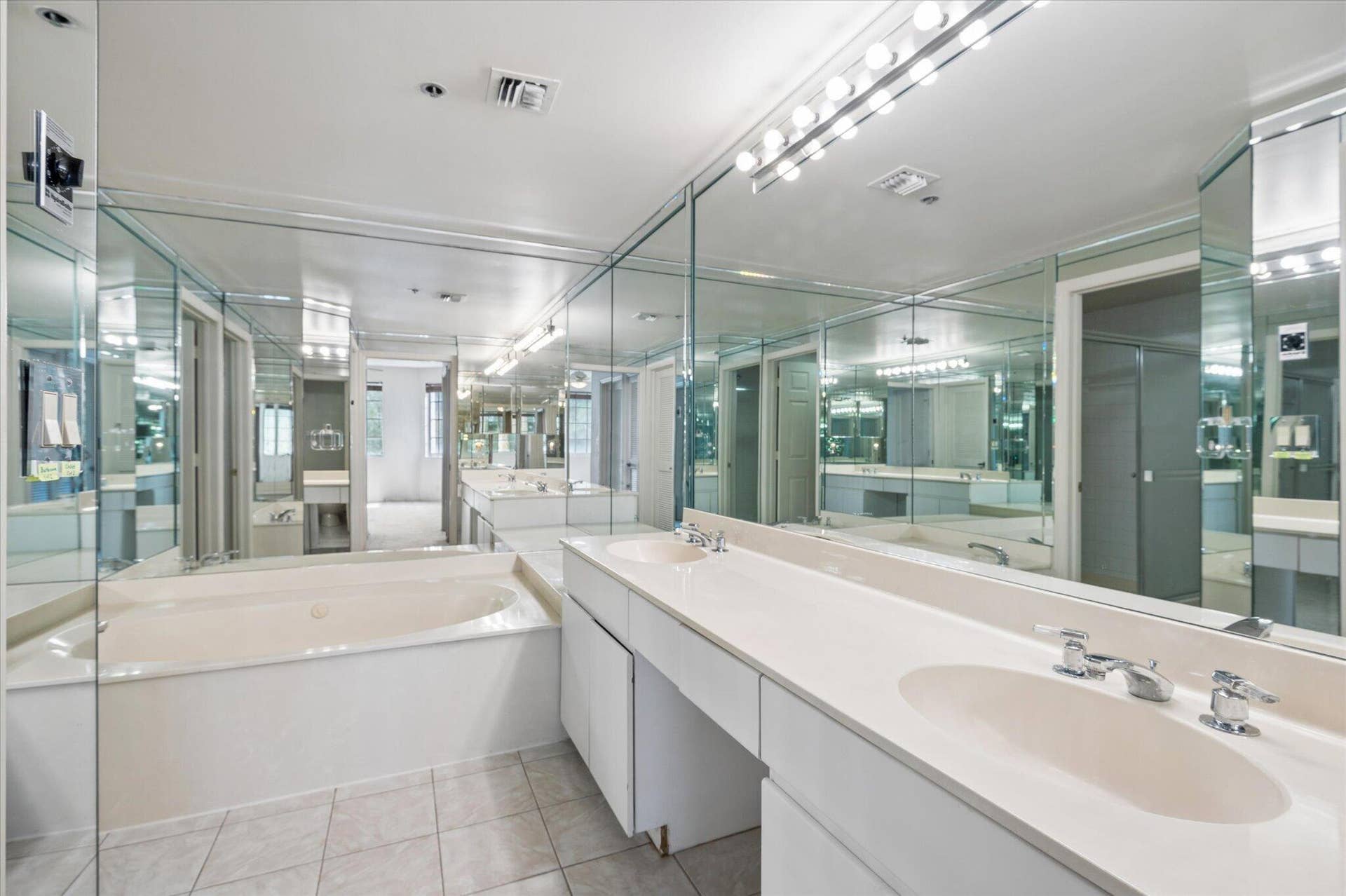 13-Cowan_Bounahra-4112 W Palm Aire Dr #1