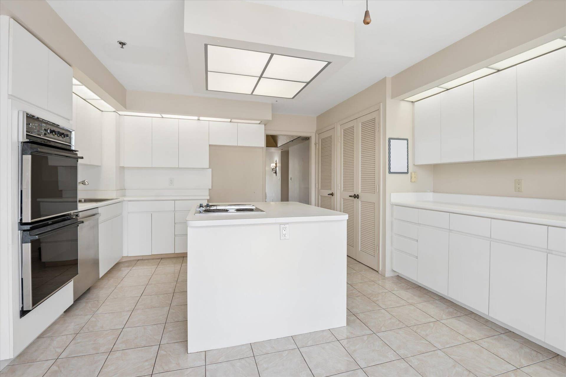 10-Cowan_Bounahra-4112 W Palm Aire Dr #1
