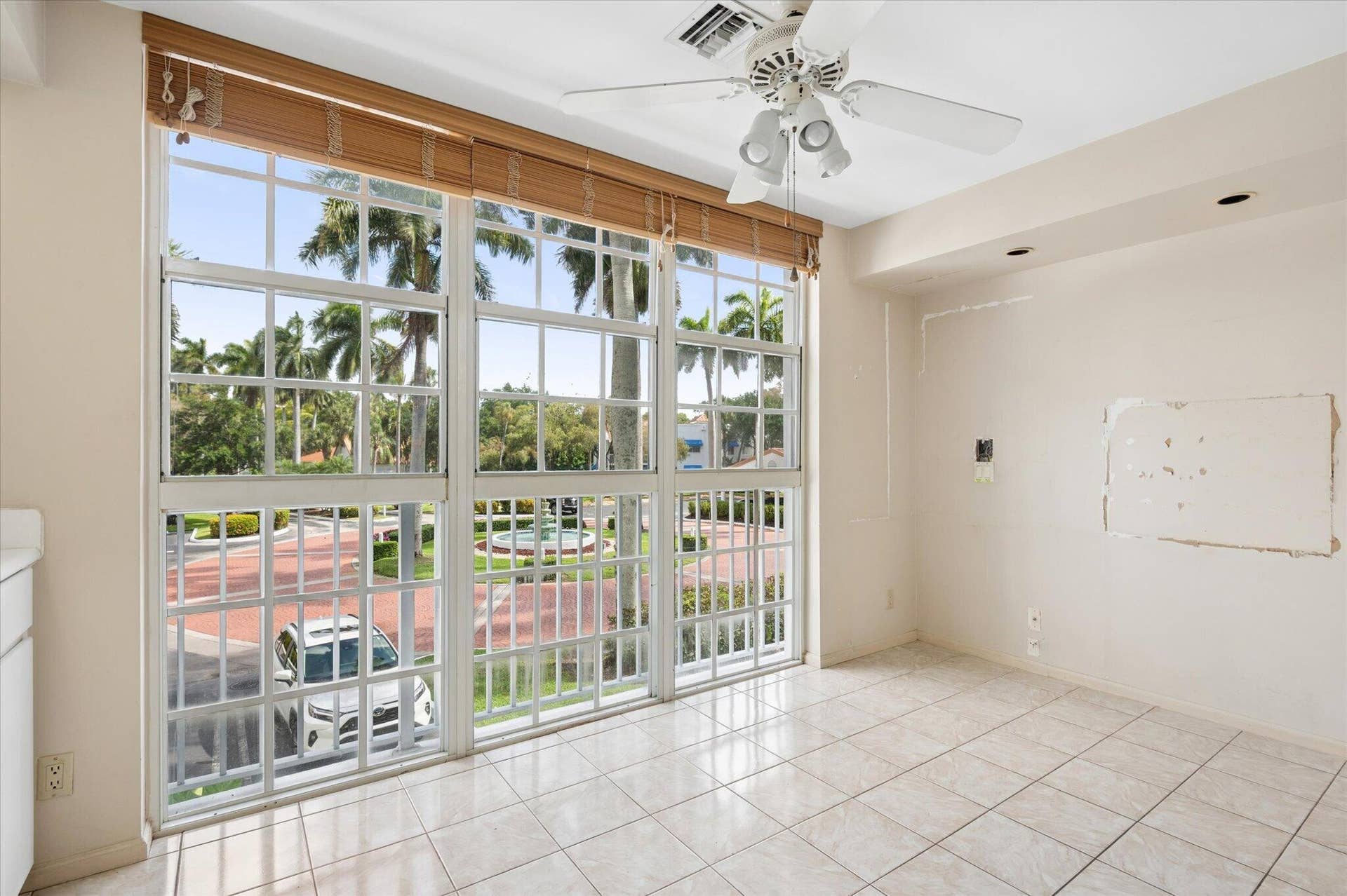 11-Cowan_Bounahra-4112 W Palm Aire Dr #1