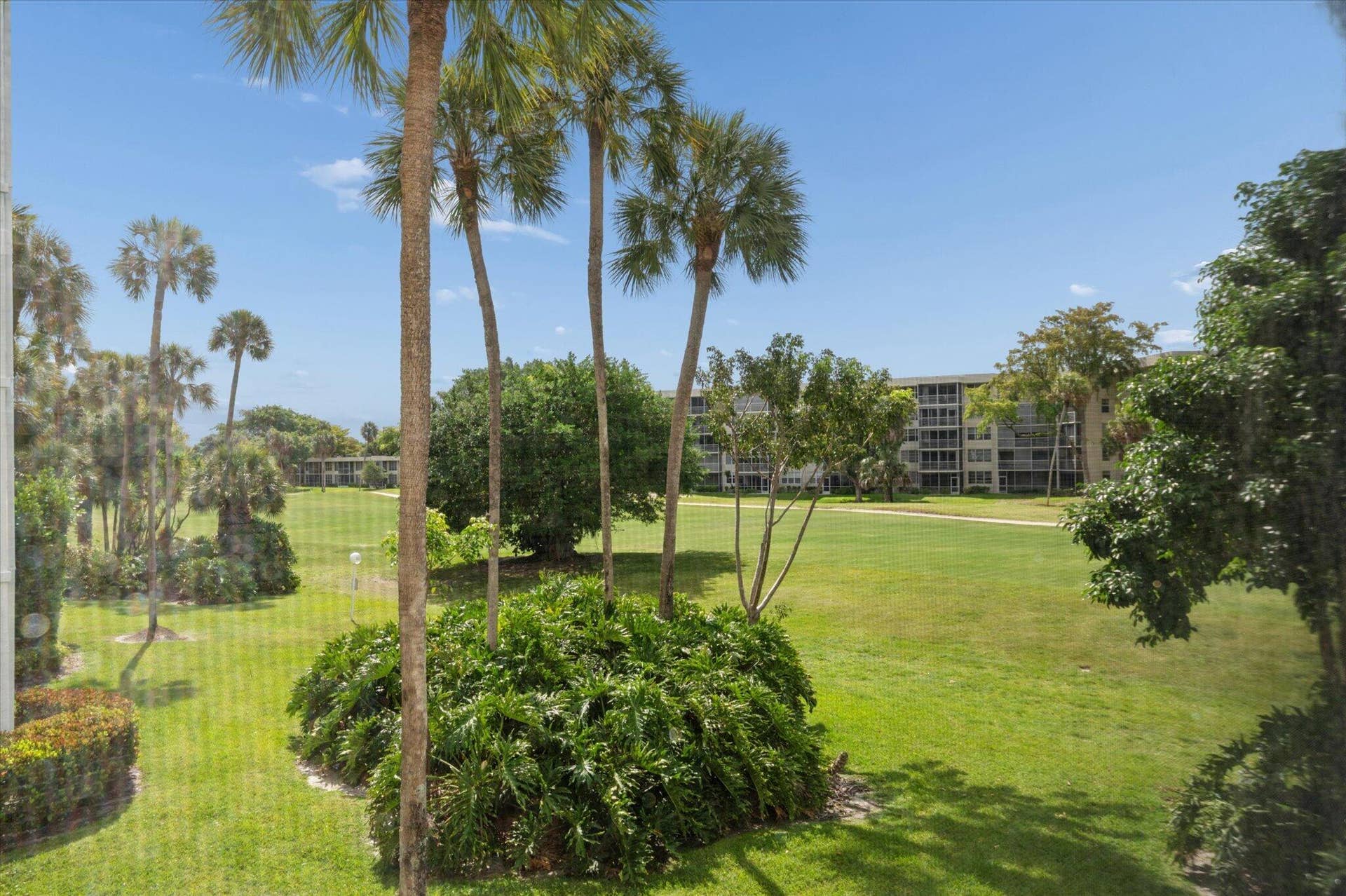 24-Cowan_Bounahra-4112 W Palm Aire Dr #1