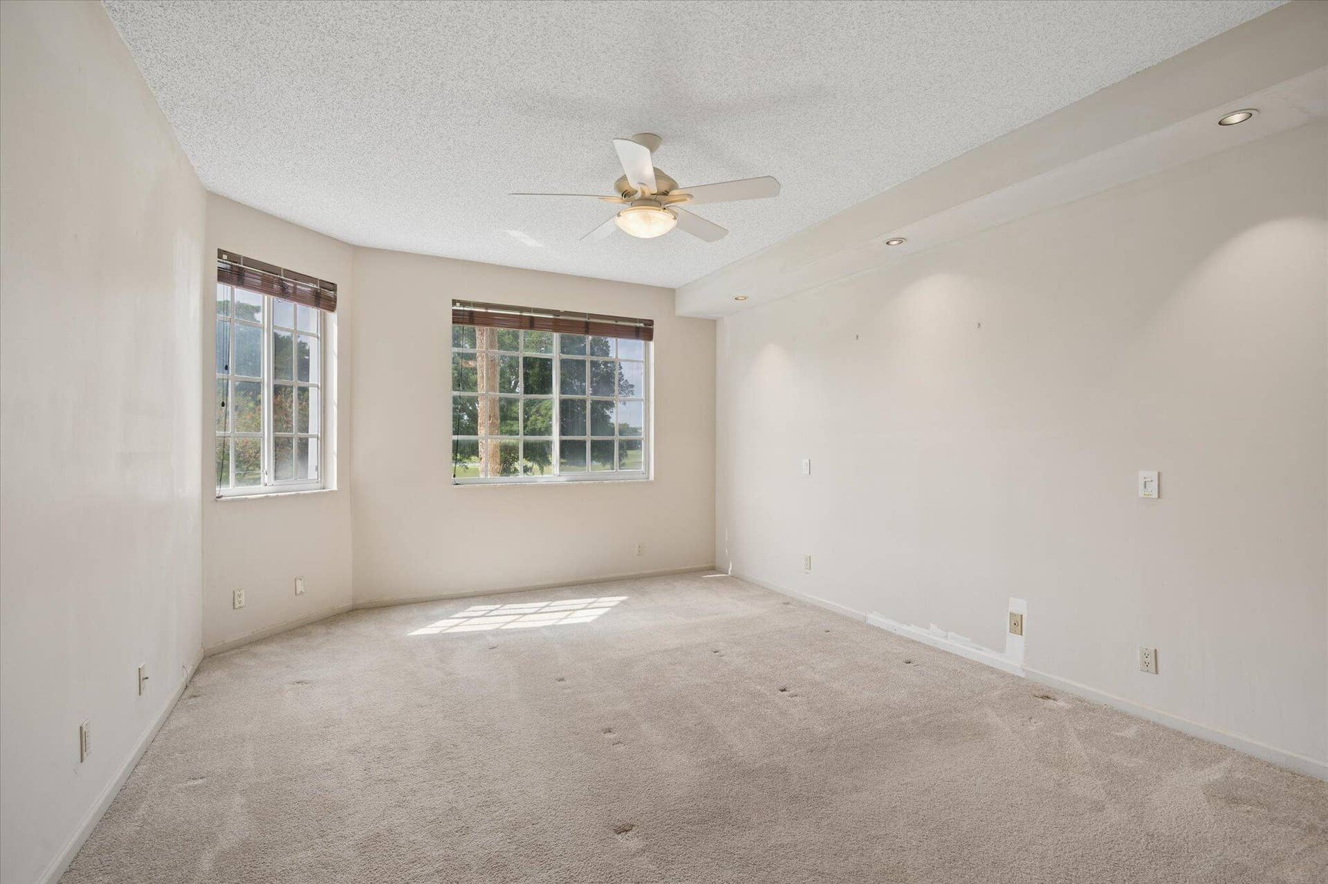 12-Cowan_Bounahra-4112 W Palm Aire Dr #1