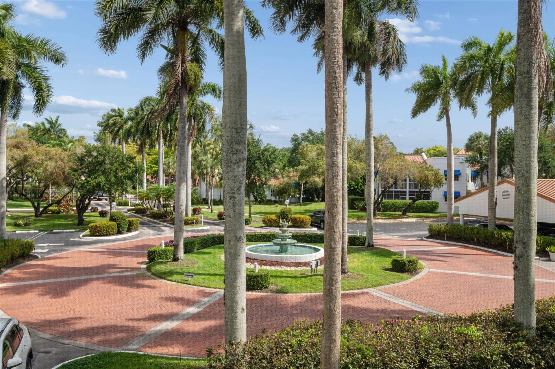 21-Cowan_Bounahra-4112 W Palm Aire Dr #1
