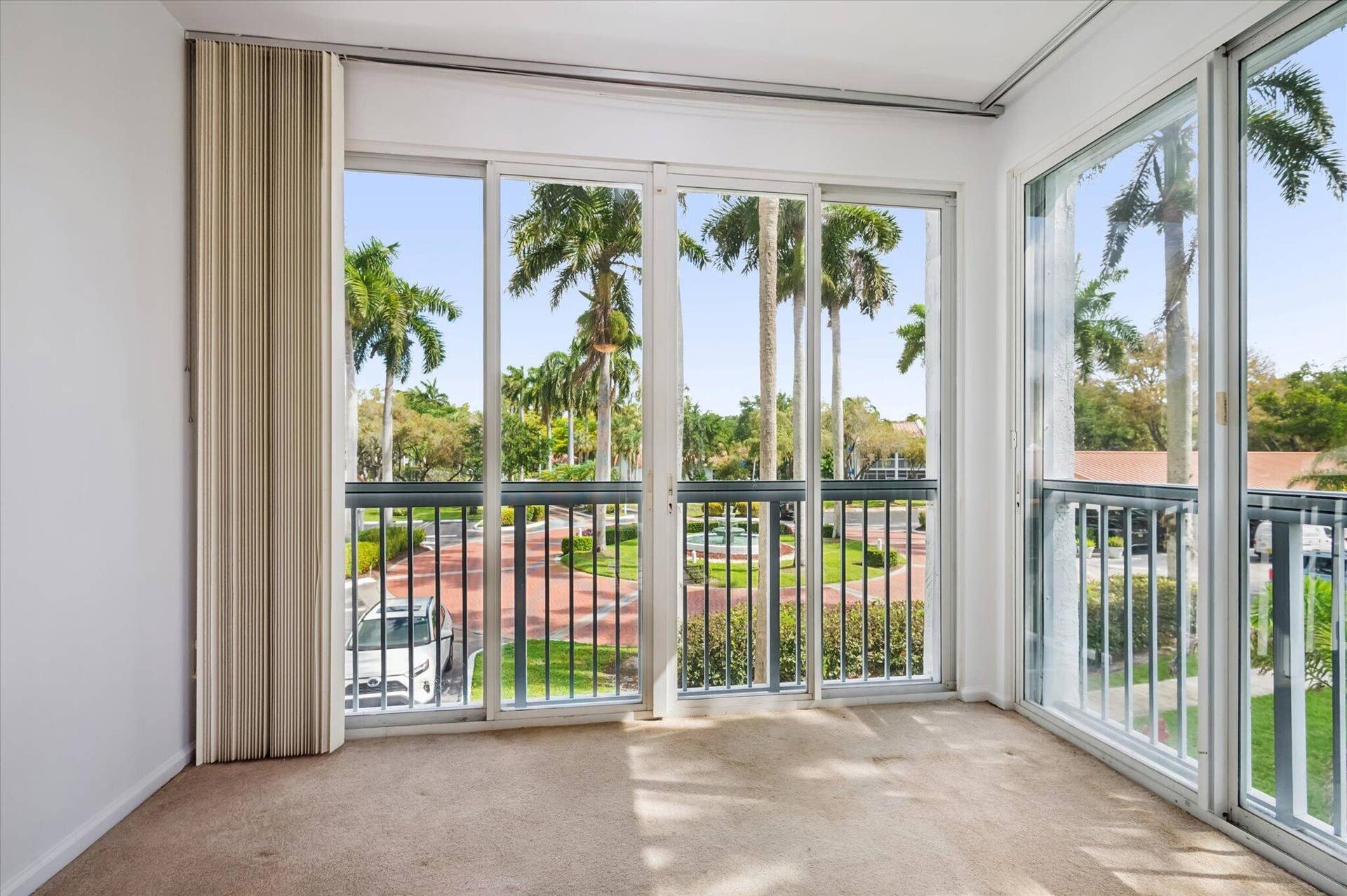17-Cowan_Bounahra-4112 W Palm Aire Dr #1