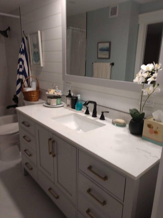 ROYAL COAST CONDO BATHROOM 1