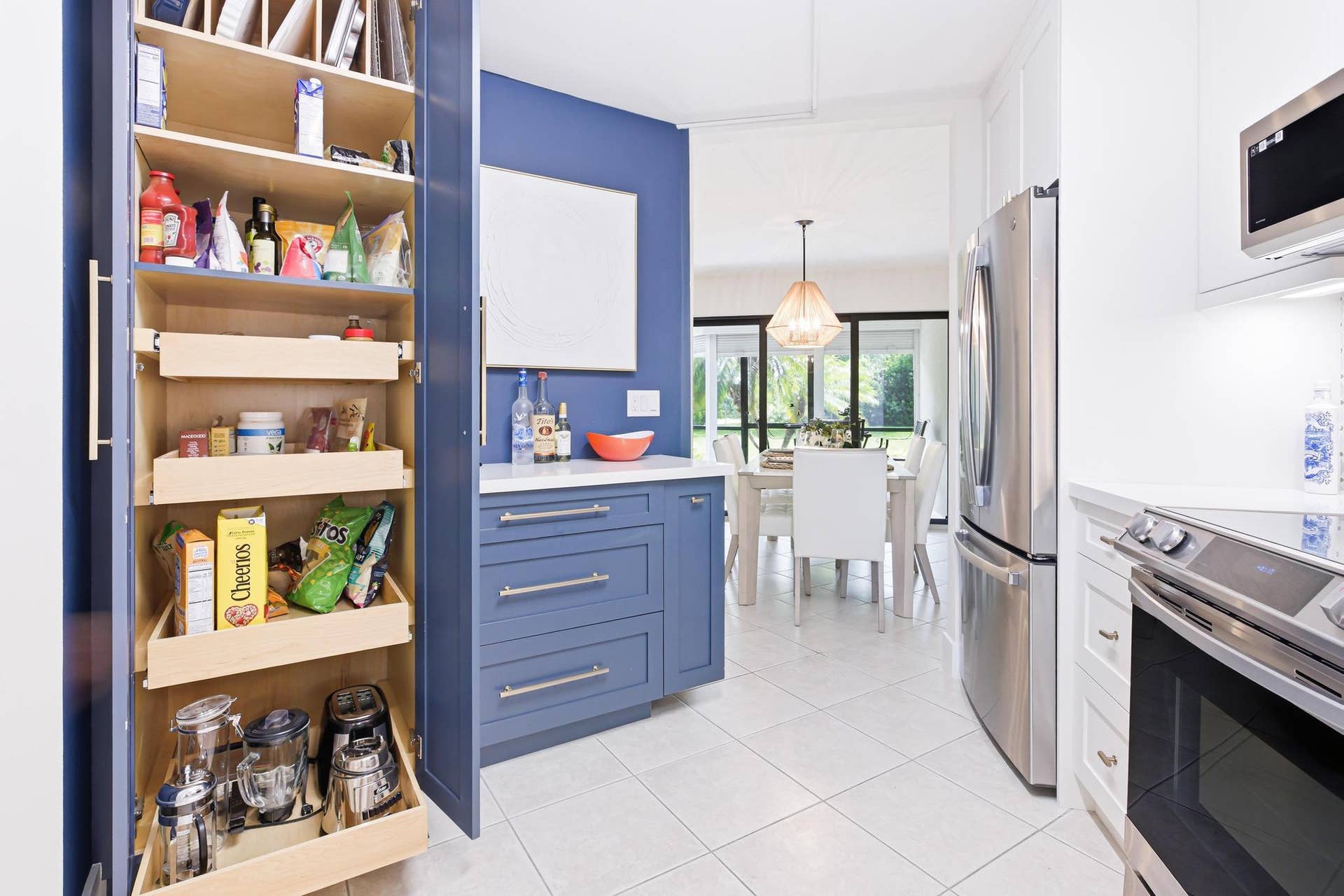 CUSTOM KITCHEN