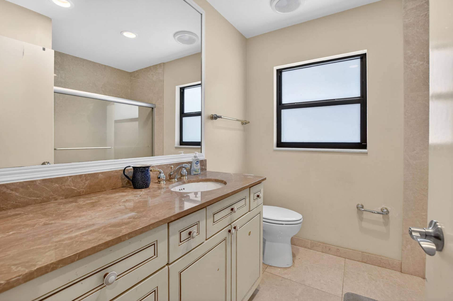 hall full bathroom with tub