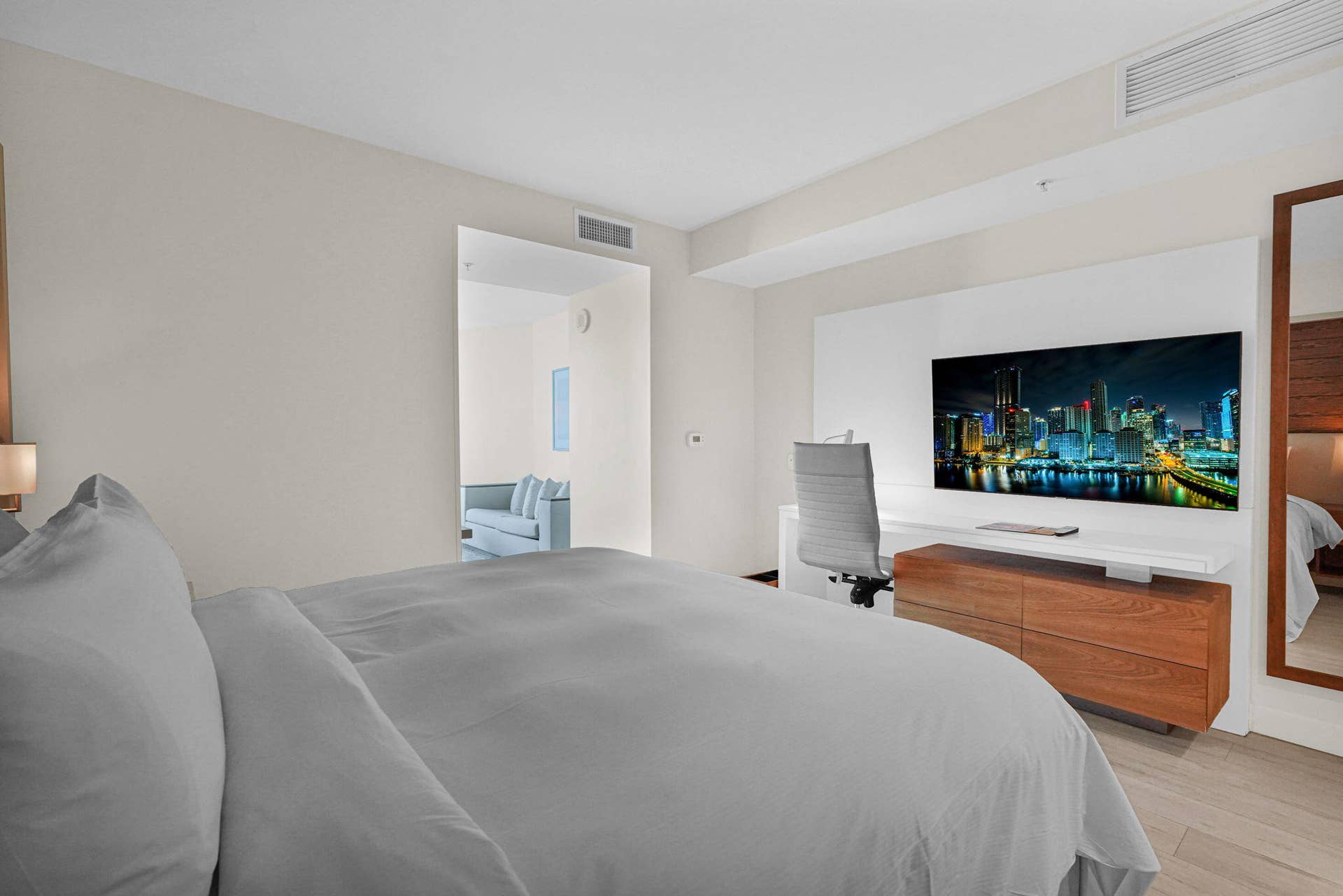 505 N Fort Lauderdale Beach Boulevard, #1403, Fort Lauderdale, FL 33304 32-web-or-mls-DSC06690