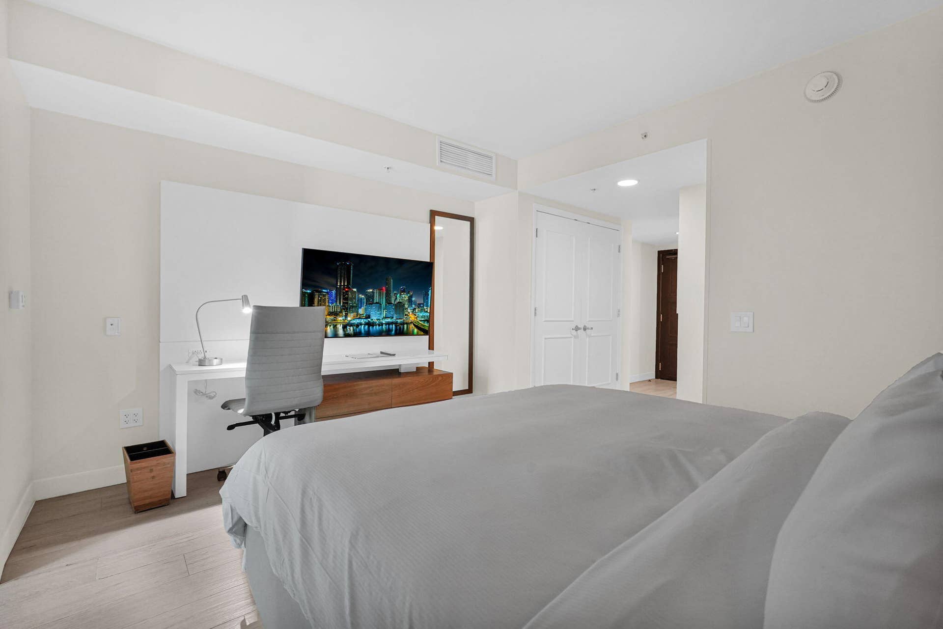 505 N Fort Lauderdale Beach Boulevard, #1403, Fort Lauderdale, FL 33304 43-web-or-mls-DSC07080